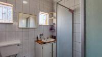 Main Bathroom - 6 square meters of property in Freeway Park