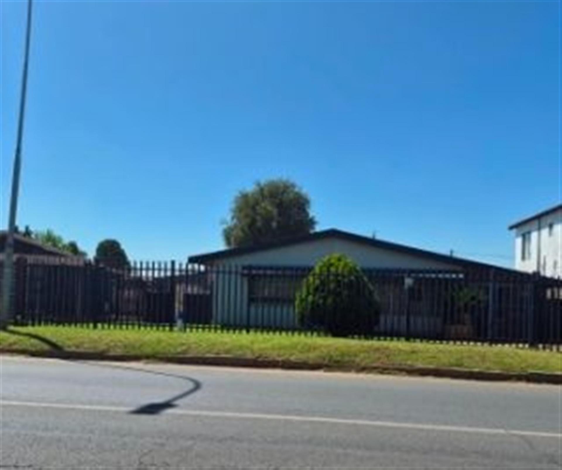 Front View of property in Reefhaven