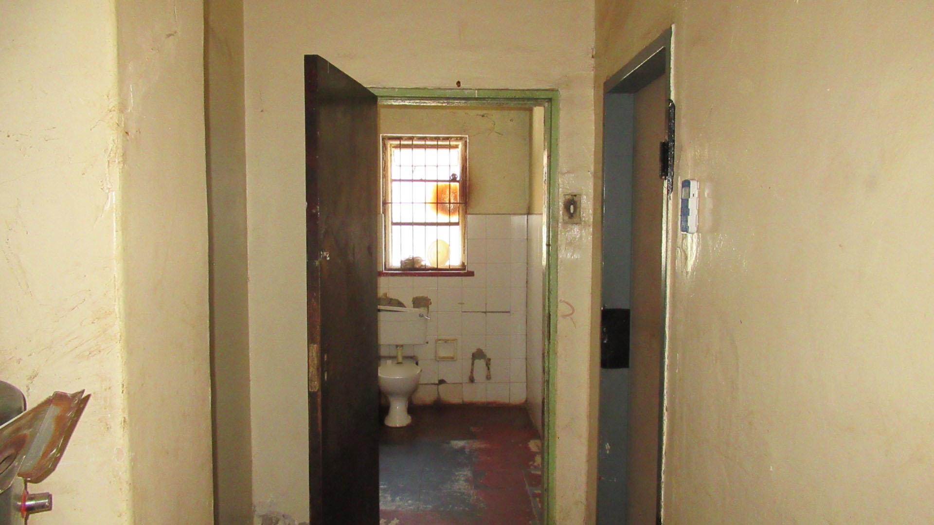 Spaces - 37 square meters of property in Yeoville