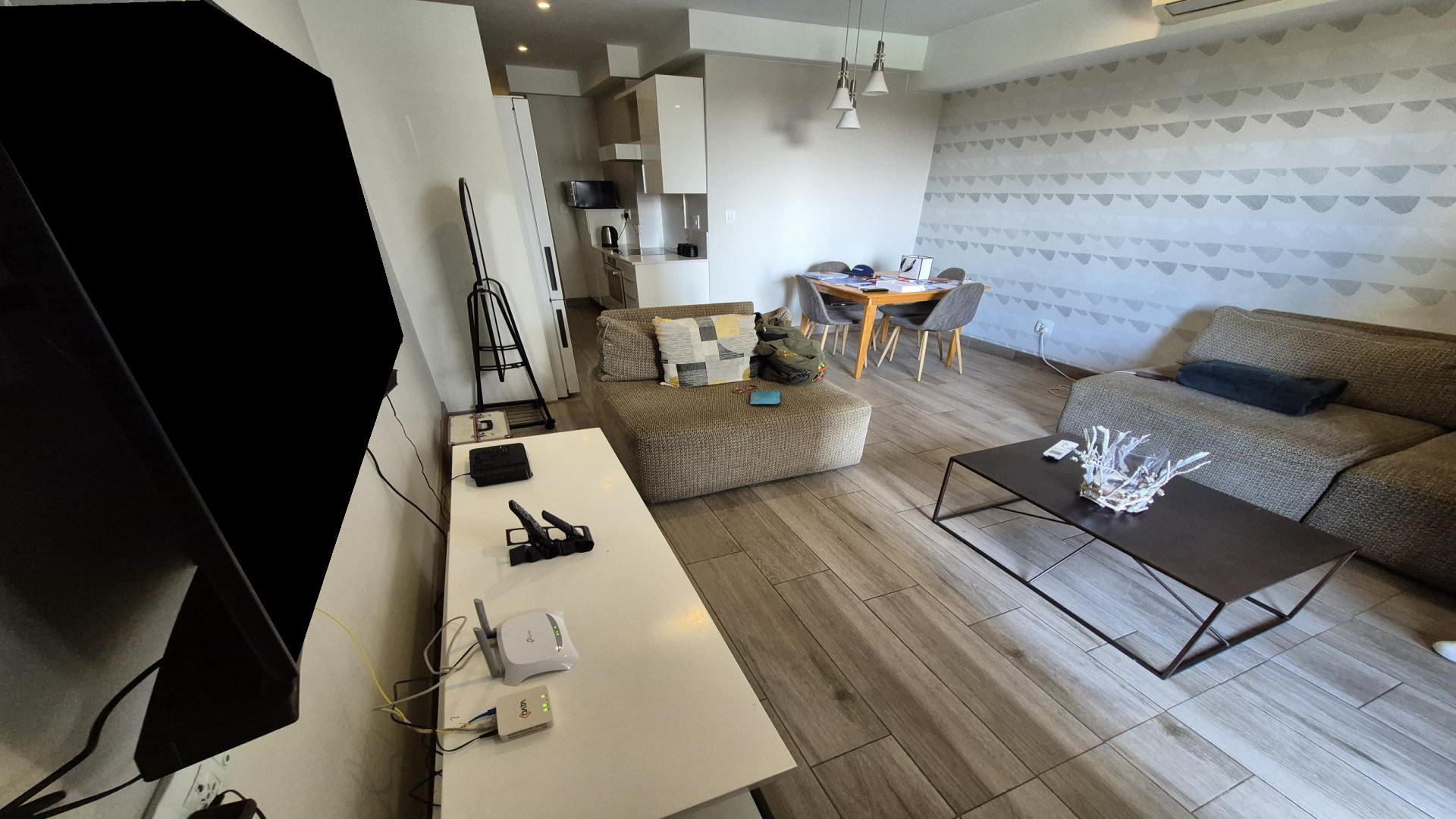 Lounges of property in Ashlea Gardens