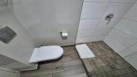 Bathroom 1 of property in Ashlea Gardens