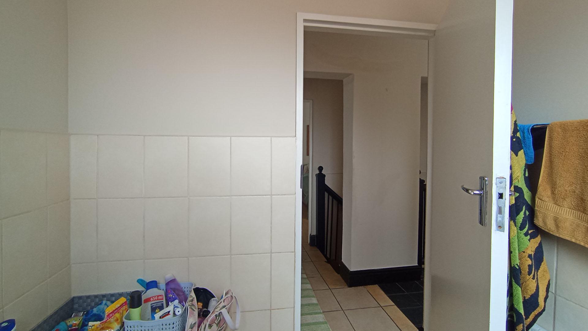 Bathroom 2 - 5 square meters of property in Garsfontein