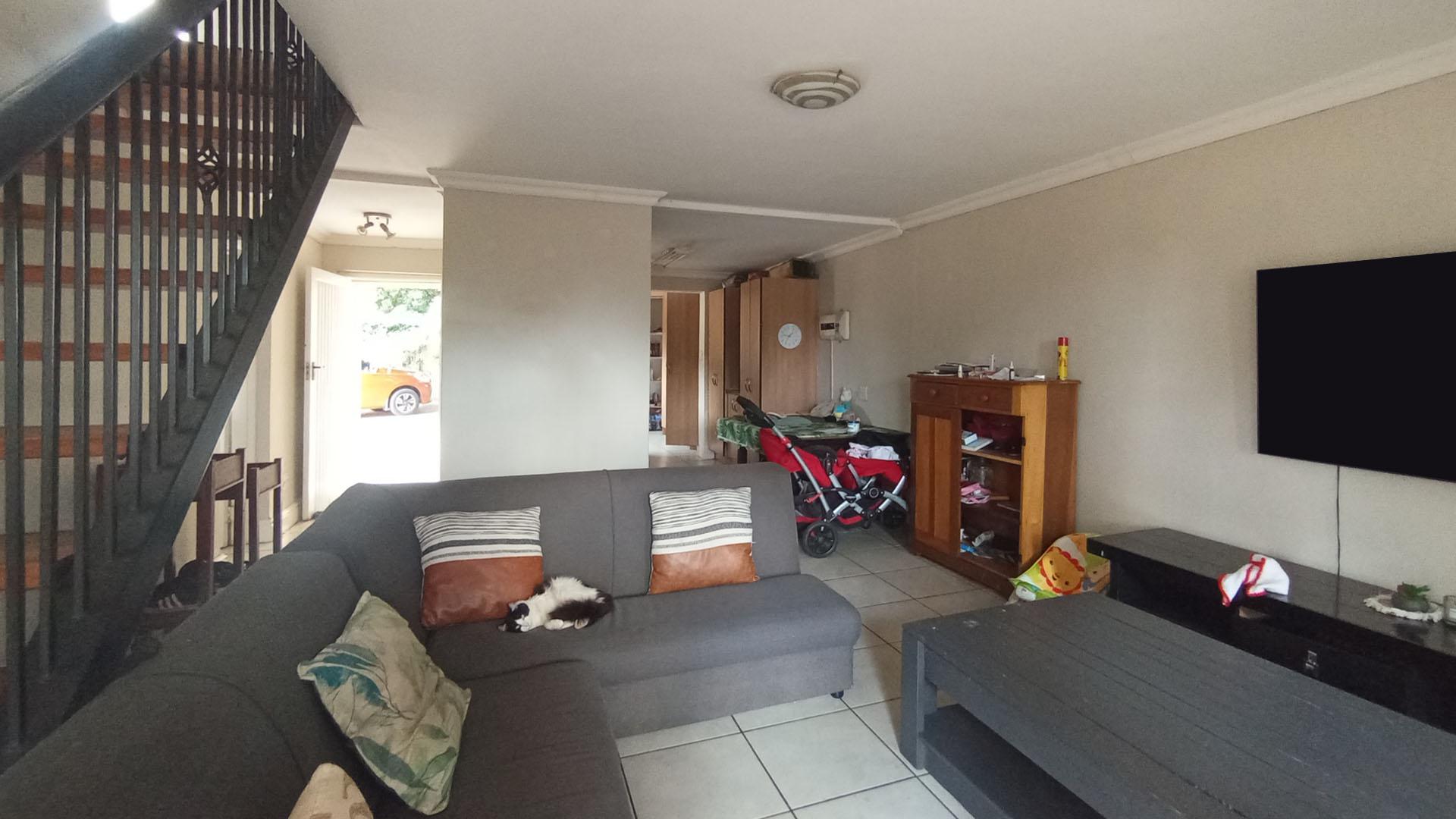 Lounges - 26 square meters of property in Garsfontein
