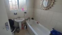 Bathroom 2 of property in Garsfontein