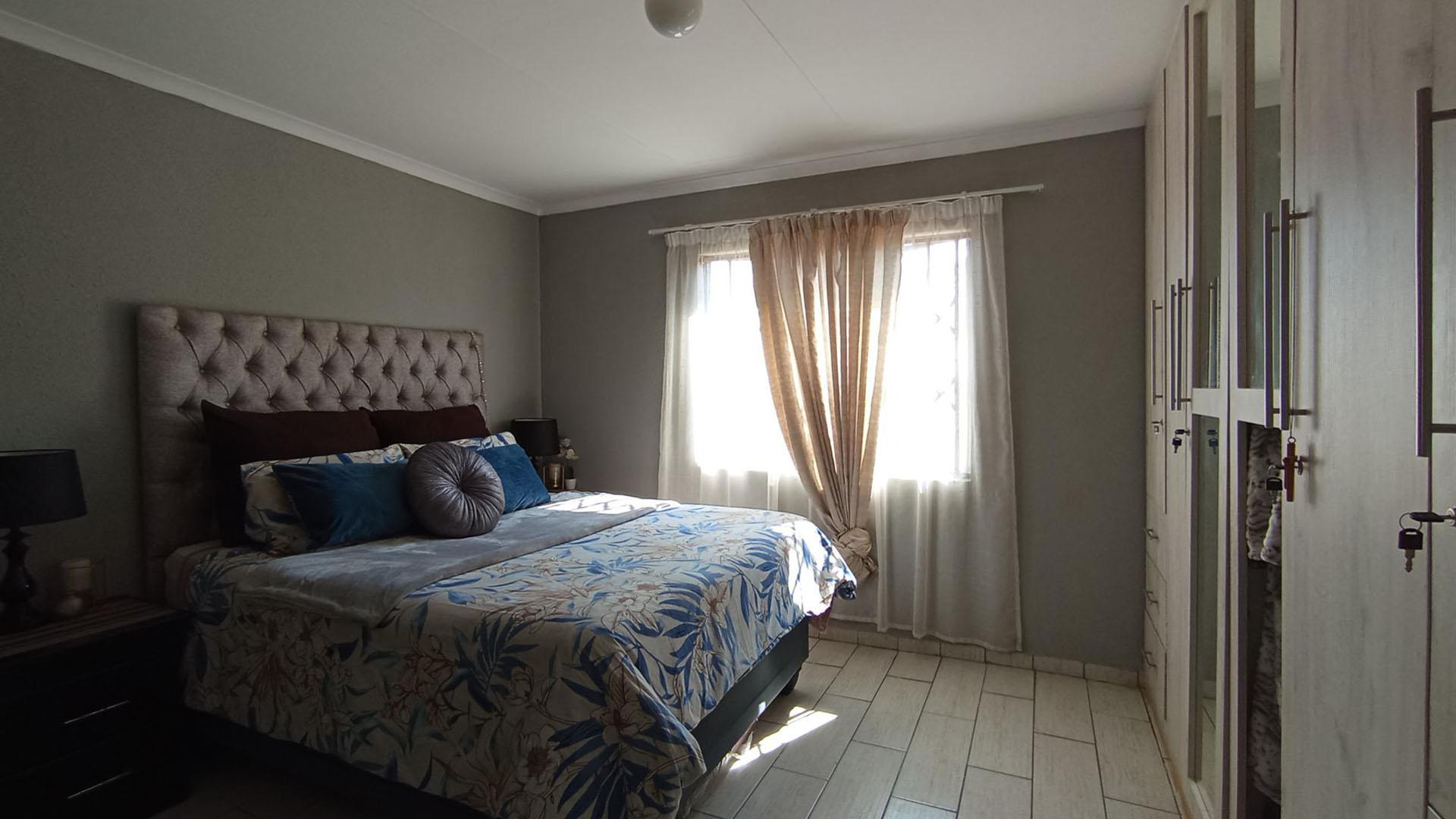 Main Bedroom - 18 square meters of property in Mamelodi