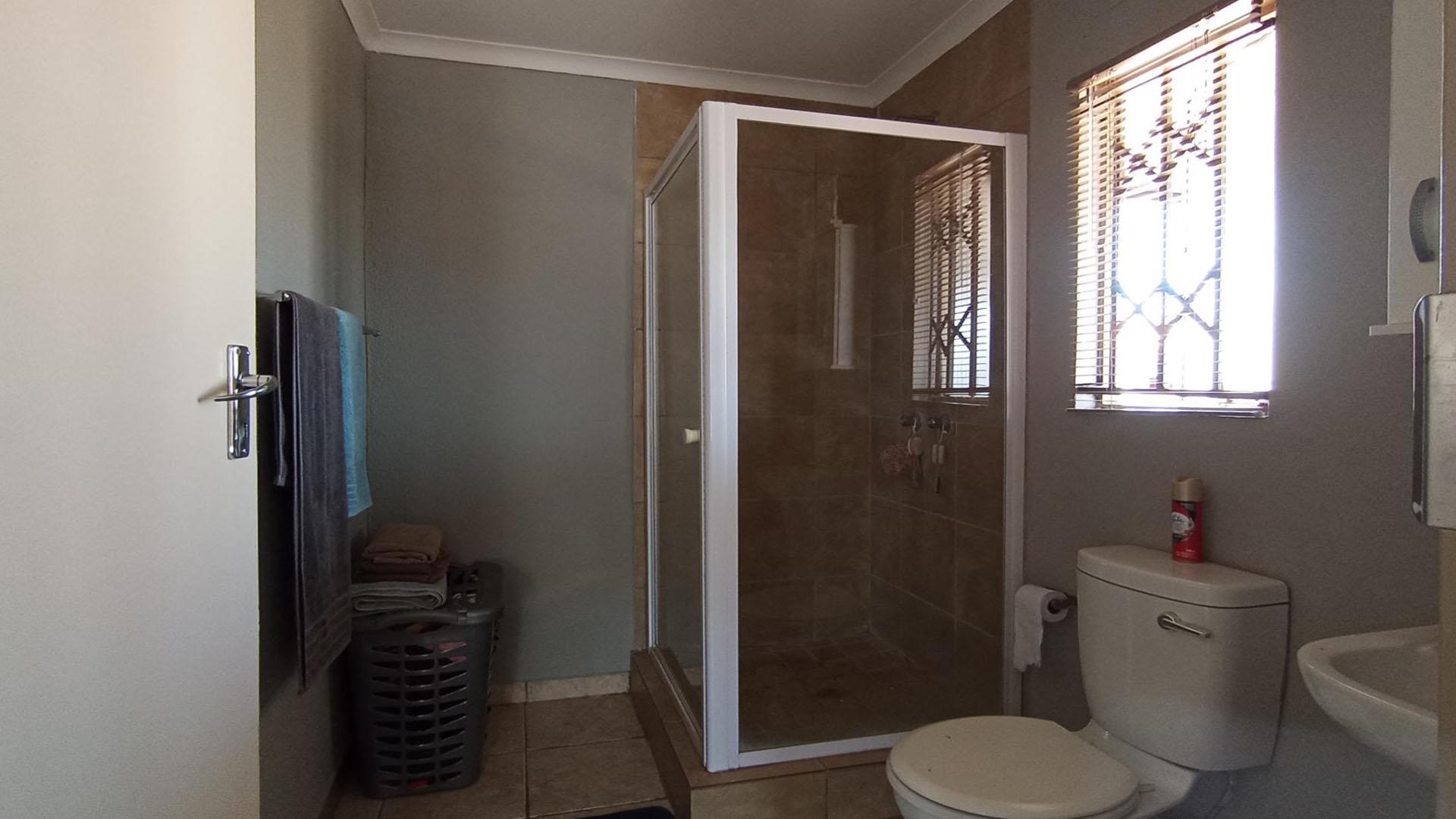 Main Bathroom - 5 square meters of property in Mamelodi