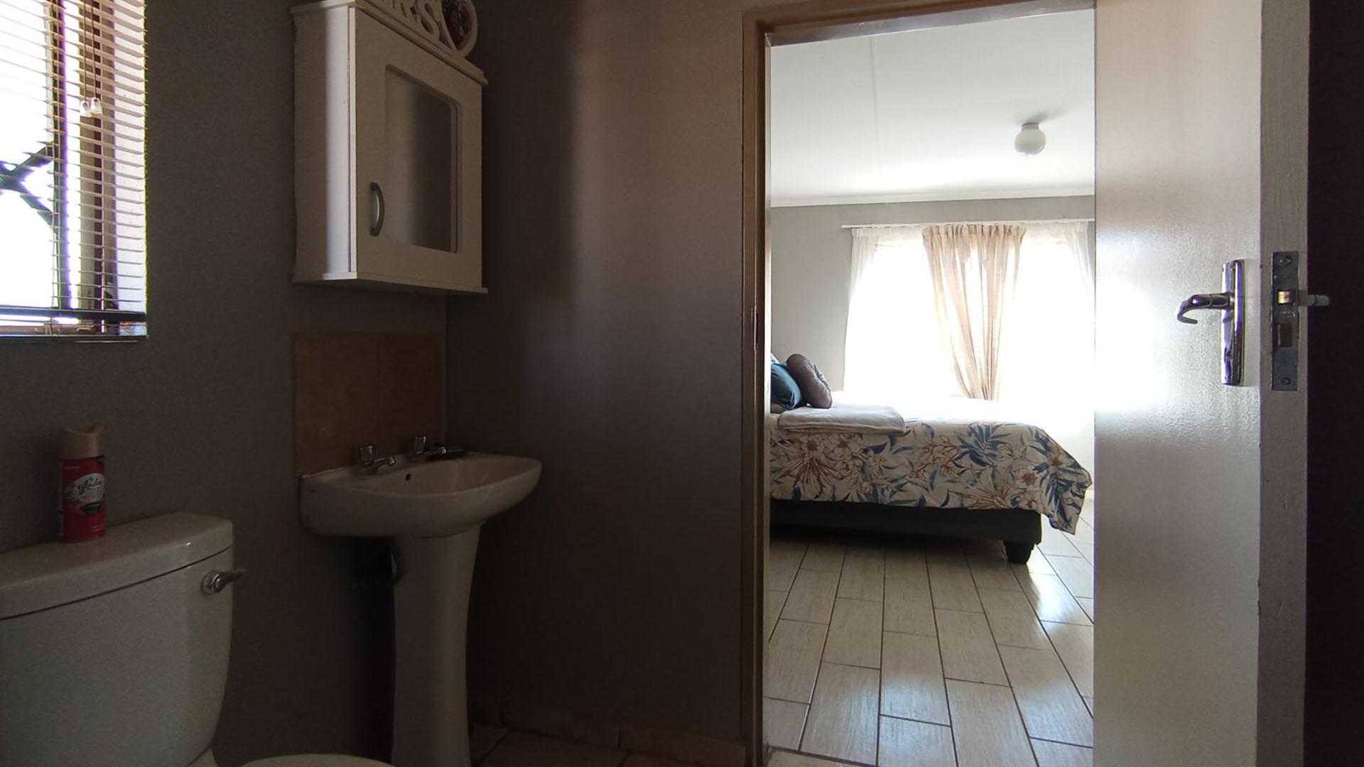 Main Bathroom - 5 square meters of property in Mamelodi
