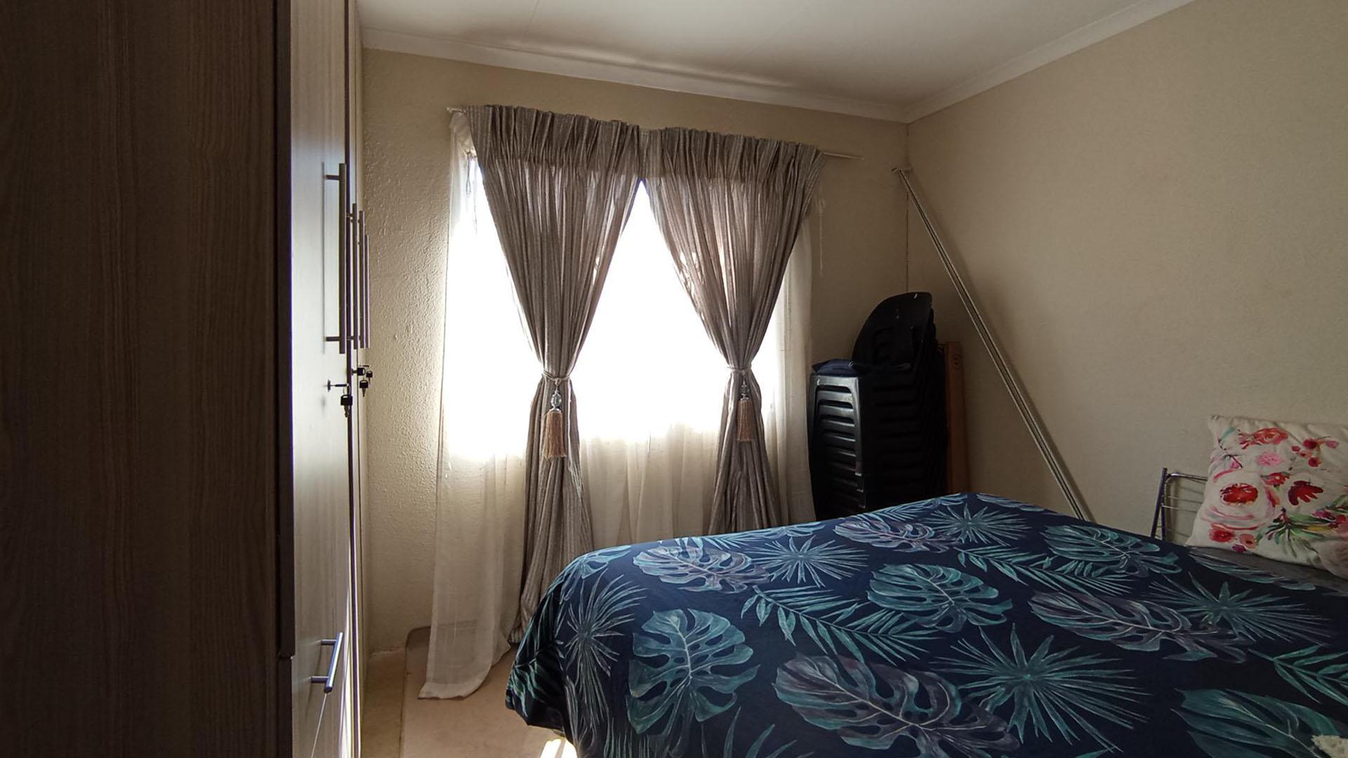 Bed Room 2 - 11 square meters of property in Mamelodi