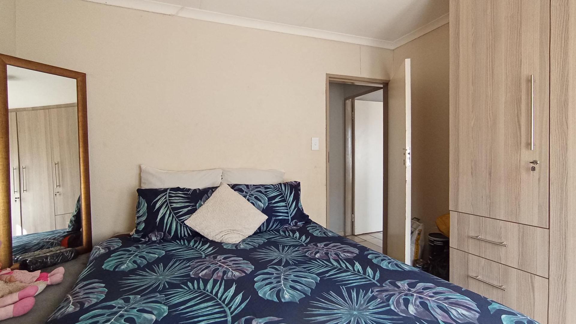 Bed Room 2 - 11 square meters of property in Mamelodi