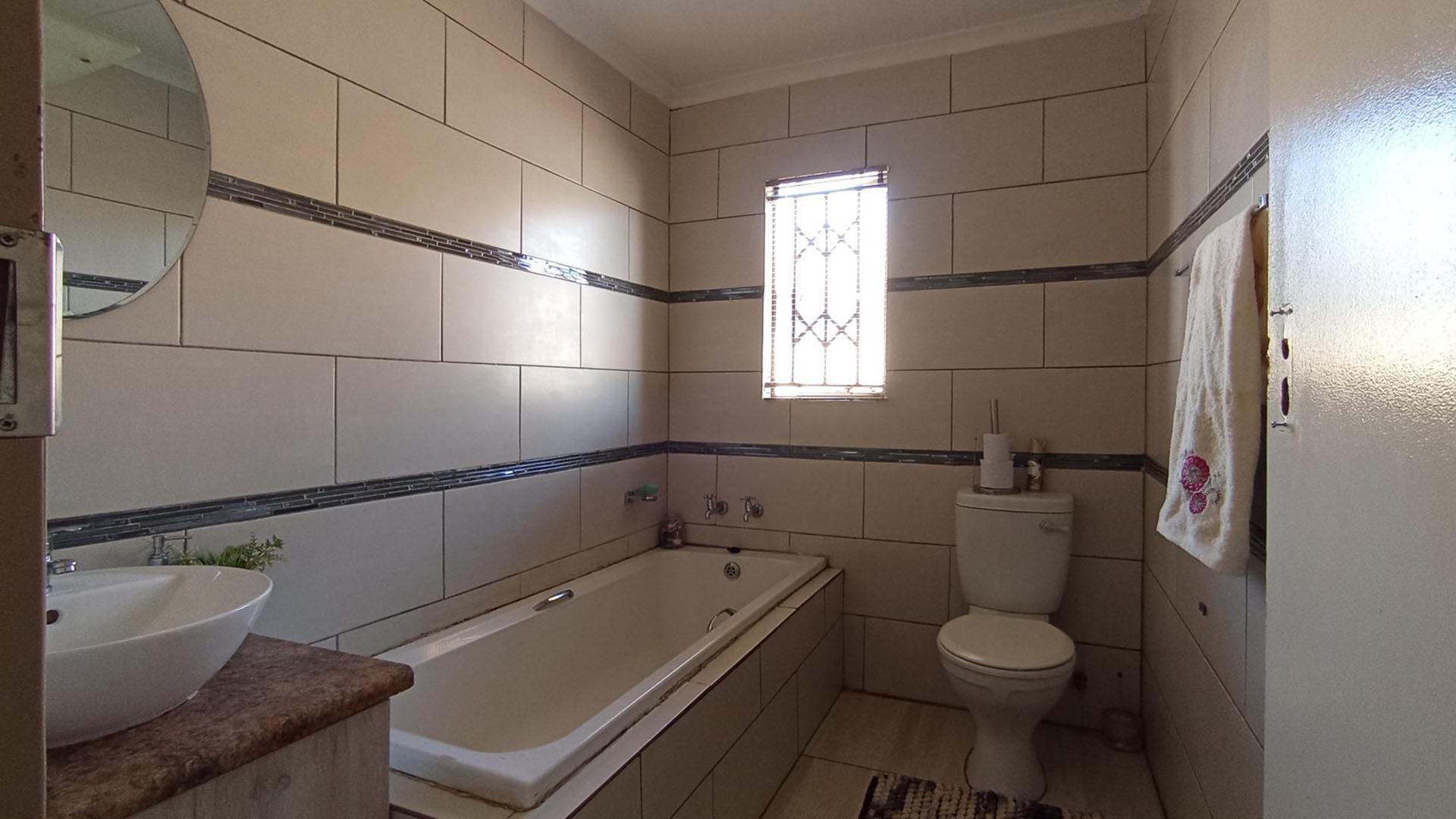 Bathroom 1 - 5 square meters of property in Mamelodi