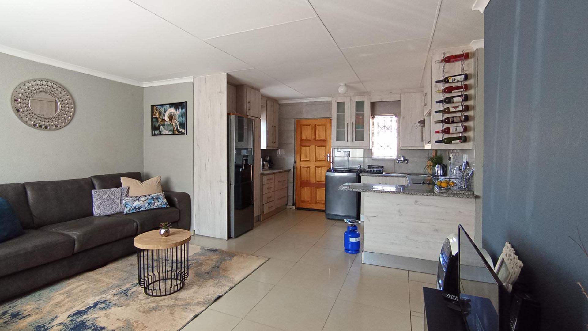 Lounges - 19 square meters of property in Mamelodi