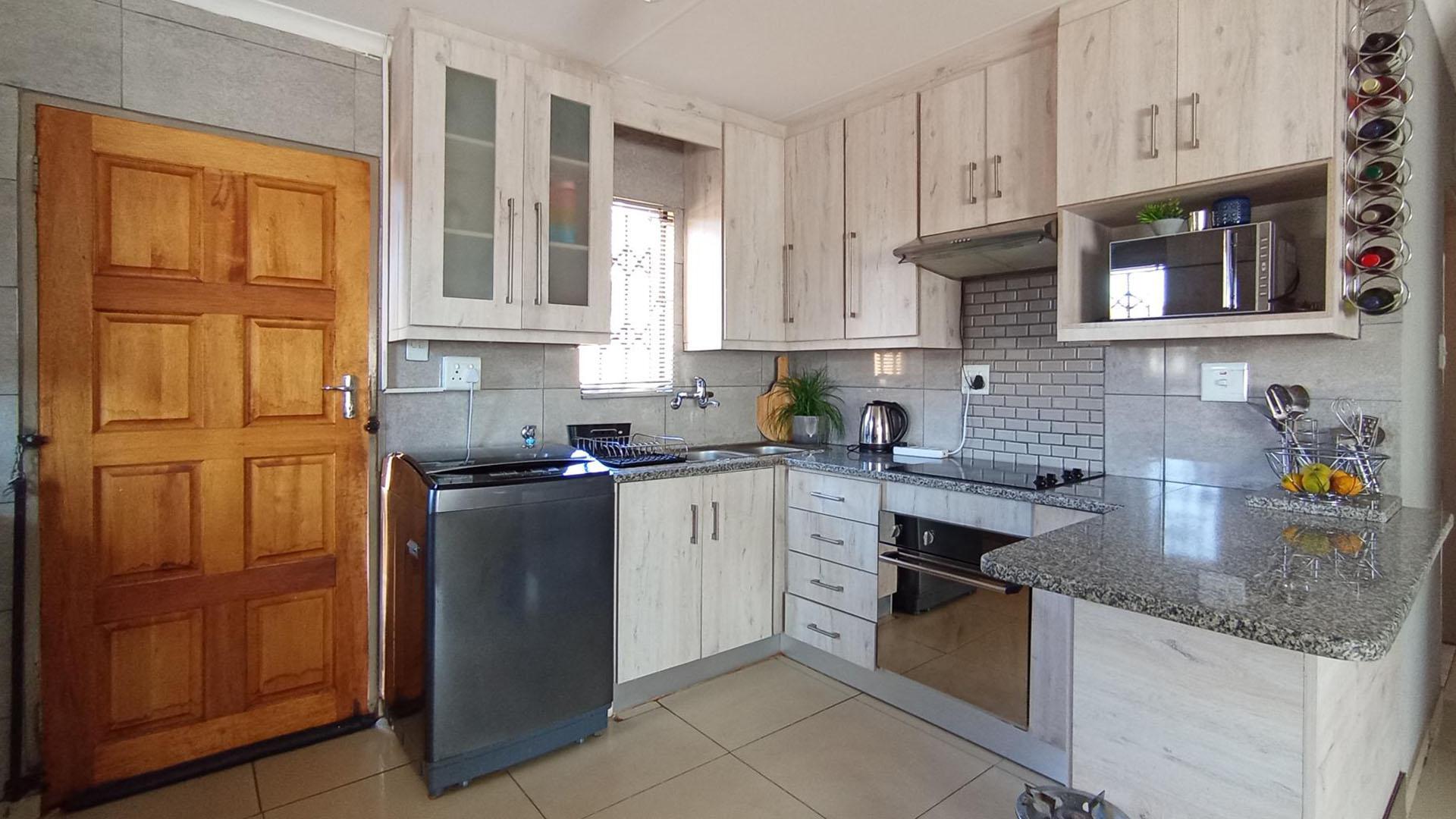 Kitchen - 12 square meters of property in Mamelodi