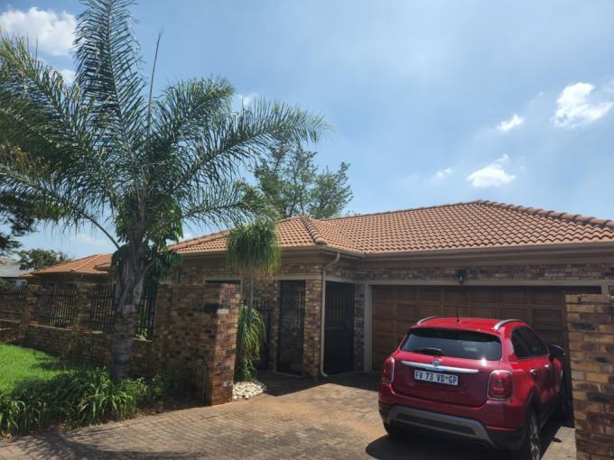 3 Bedroom House to Rent in Thatchfield - Property to rent - MR562225