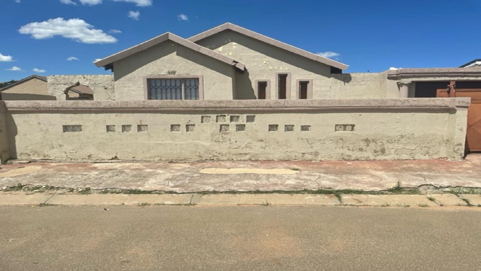 Front View of property in Kwa-Thema