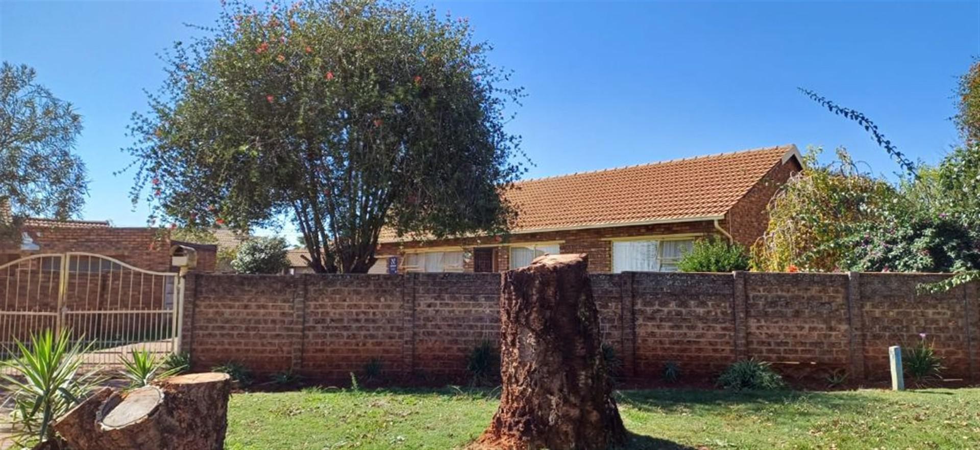 Front View of property in Dawn Park