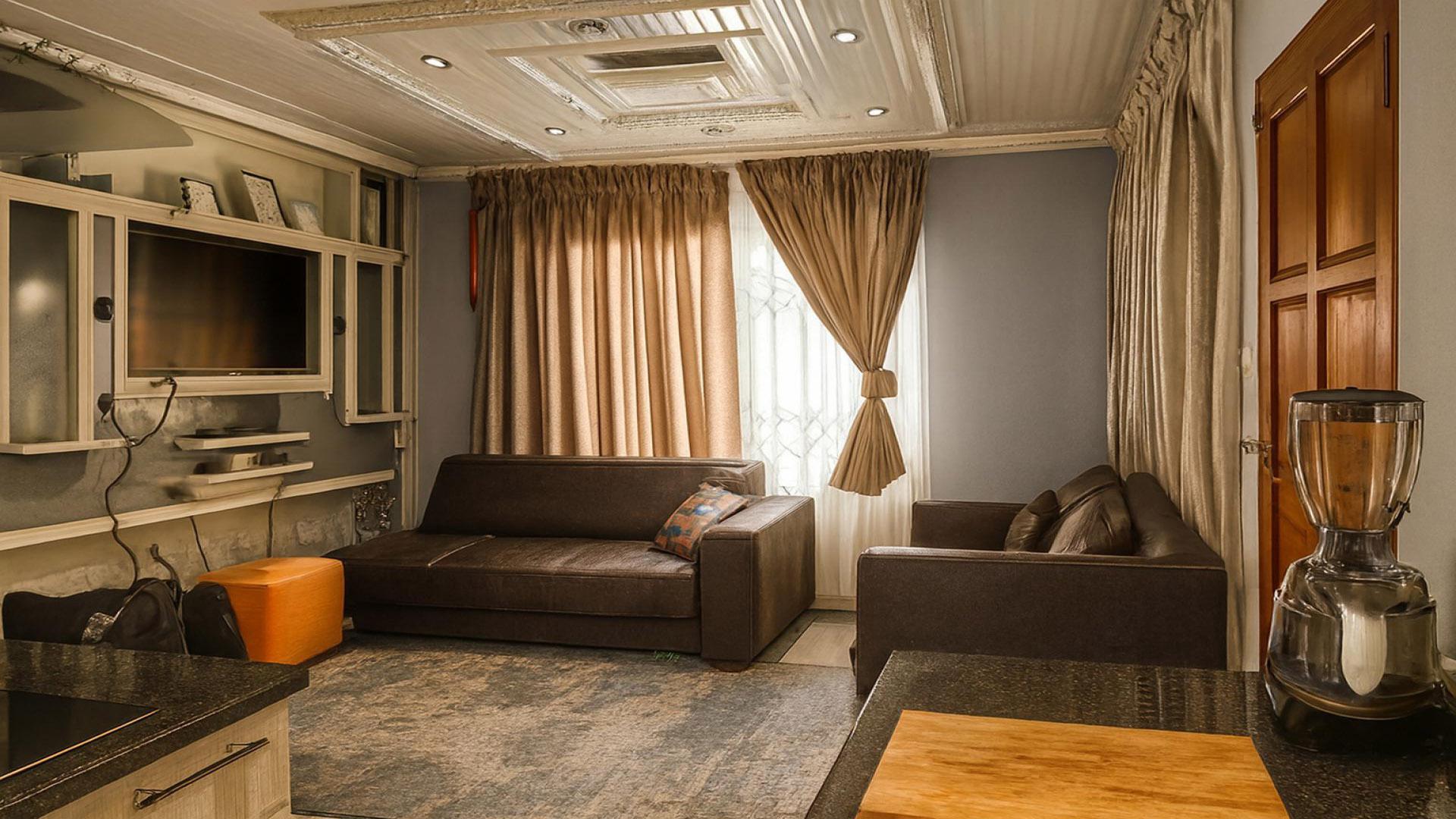 Lounges - 15 square meters of property in Soshanguve East