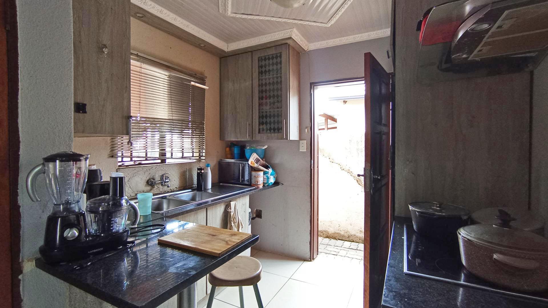 Kitchen - 7 square meters of property in Soshanguve East