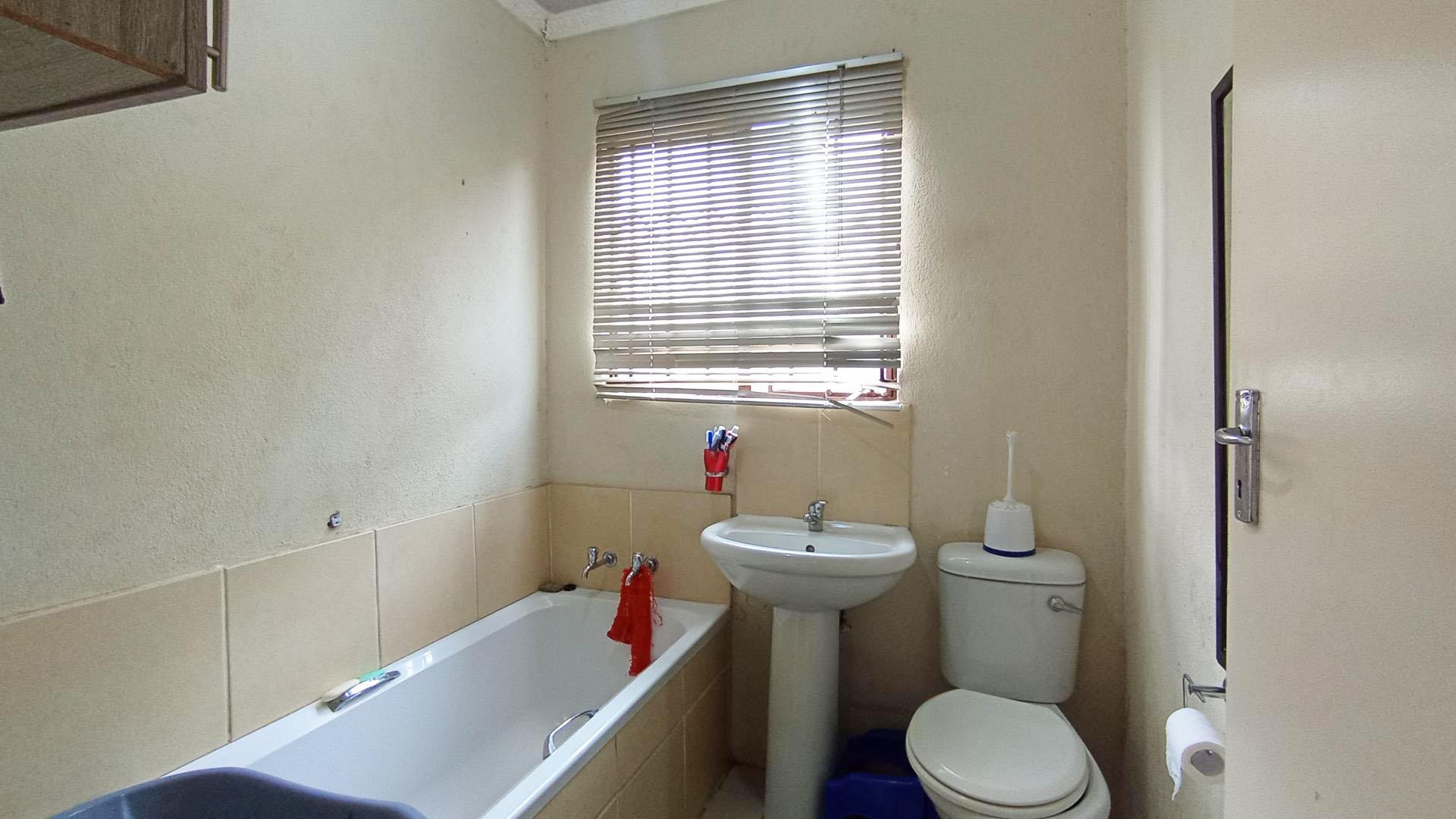 Bathroom 1 - 5 square meters of property in Soshanguve East
