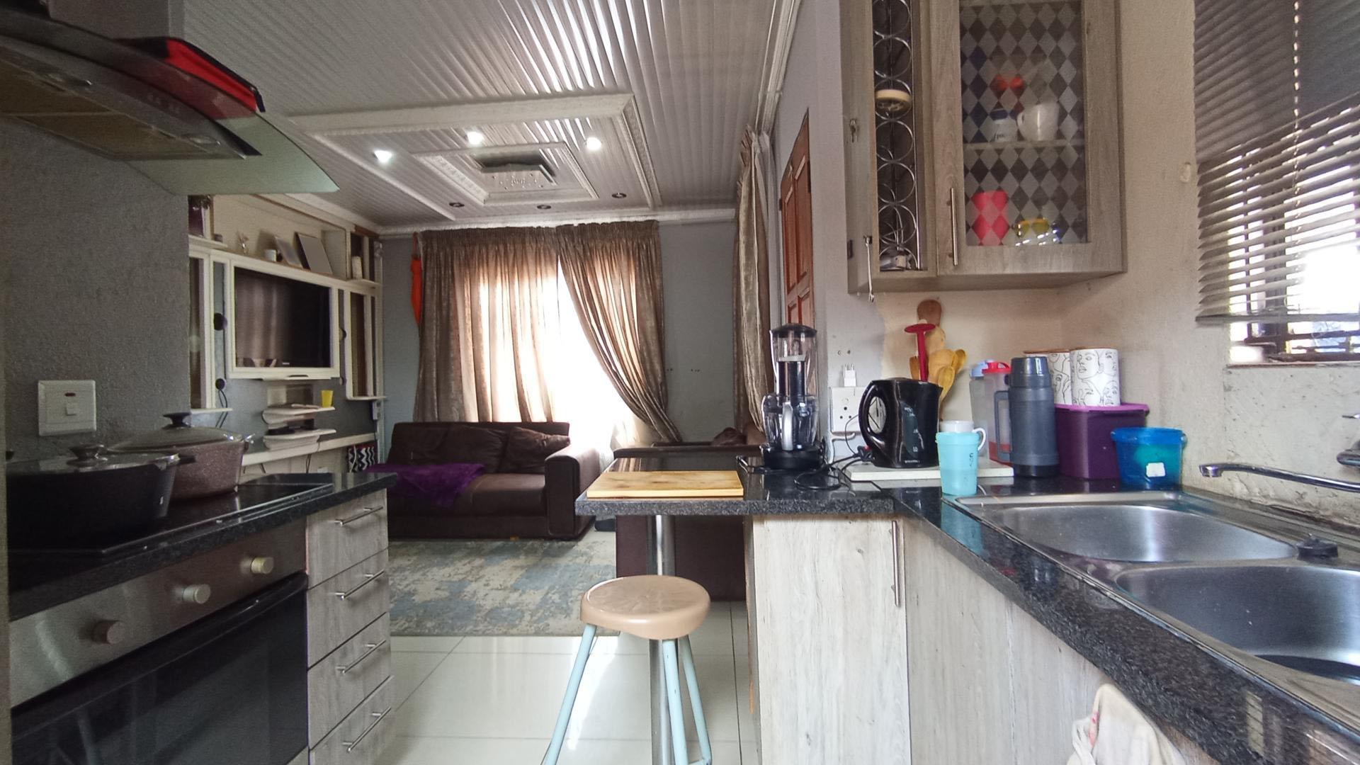 Kitchen - 7 square meters of property in Soshanguve East