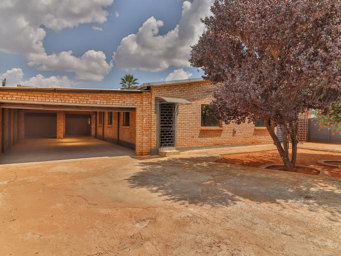 2 Bedroom House for Sale For Sale in Lenasia - MR562510