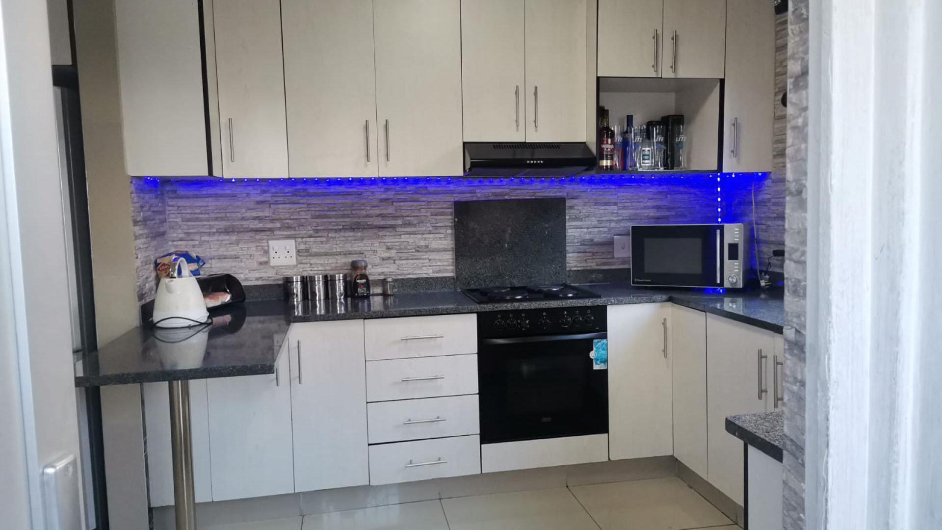Kitchen - 12 square meters of property in Moorton