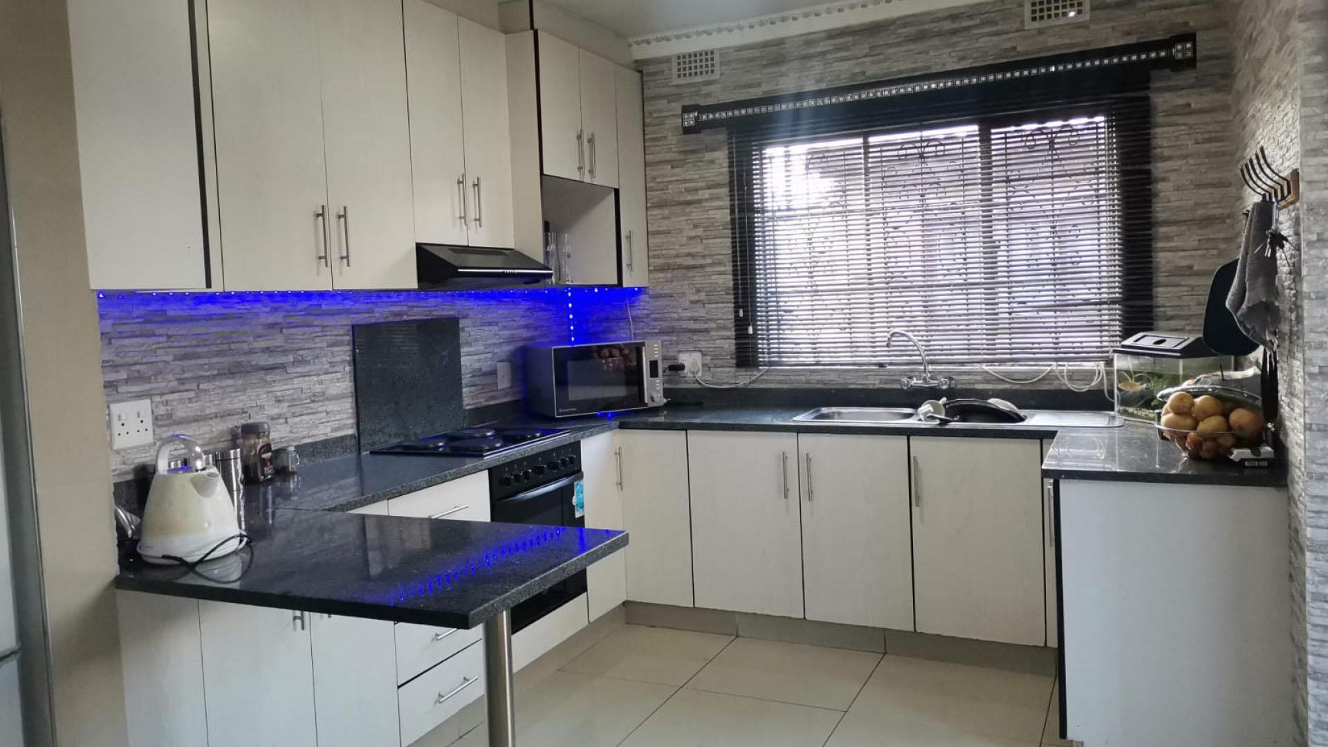 Kitchen - 12 square meters of property in Moorton