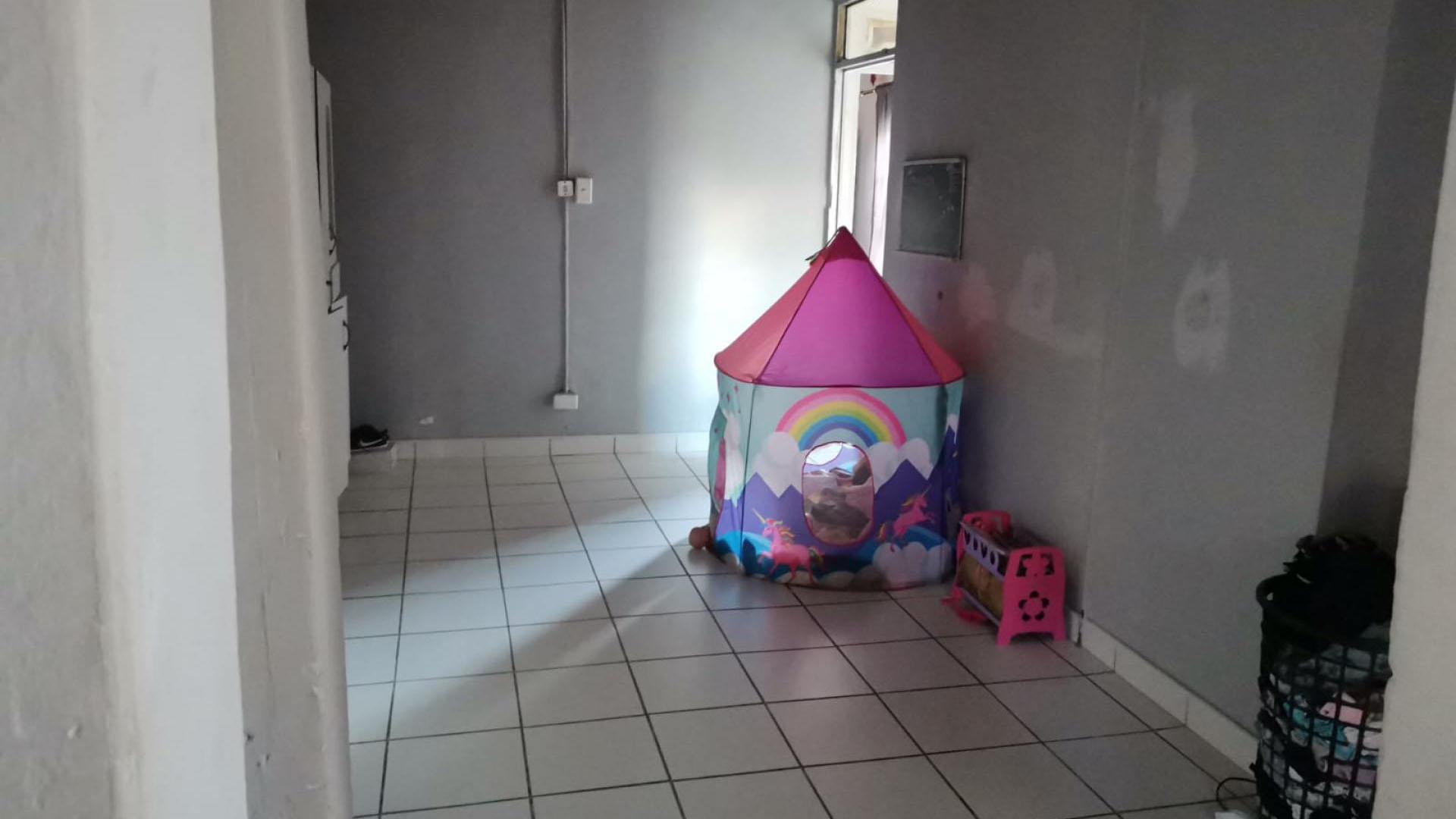 Bed Room 1 - 11 square meters of property in Moorton