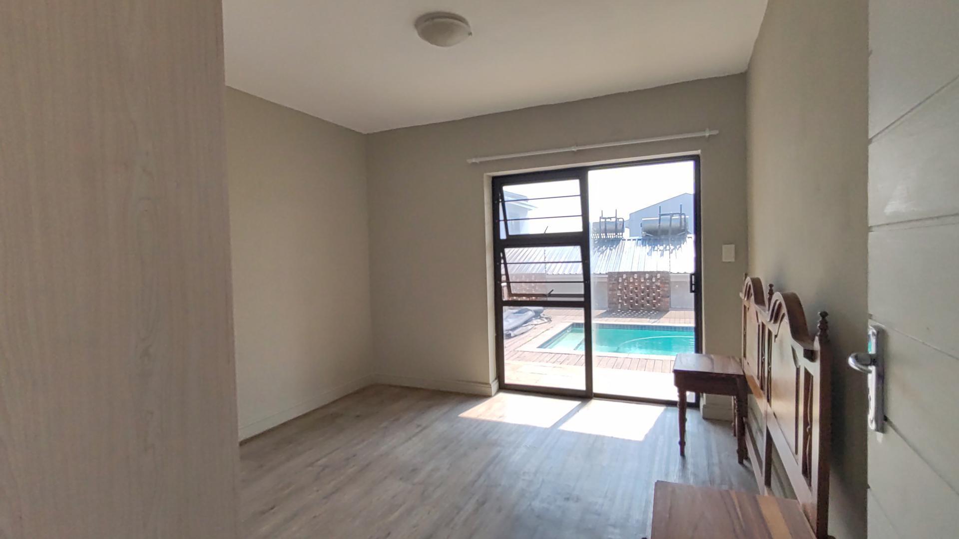 Bed Room 1 of property in Port Elizabeth Central