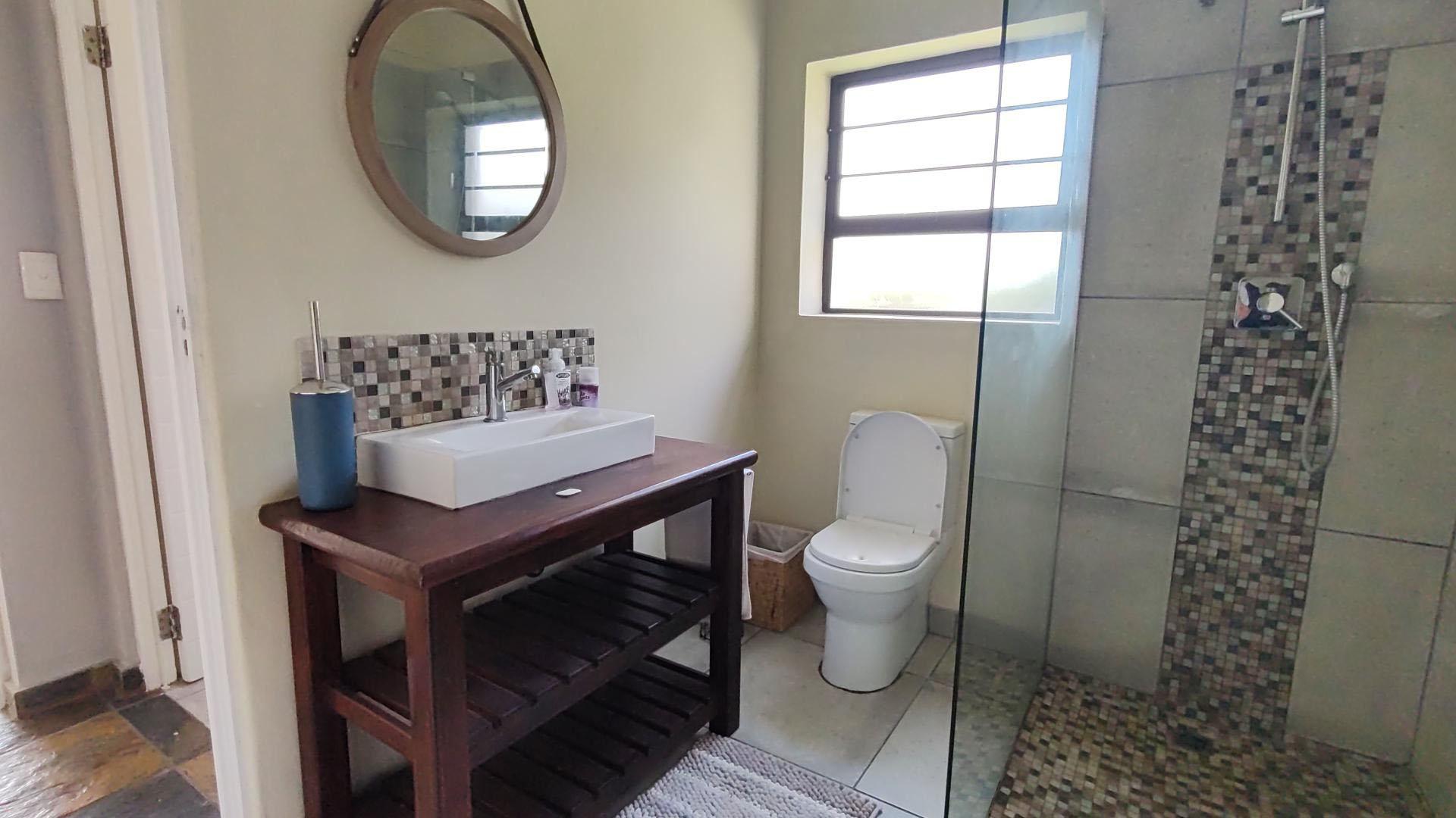 Bathroom 2 of property in Port Elizabeth Central