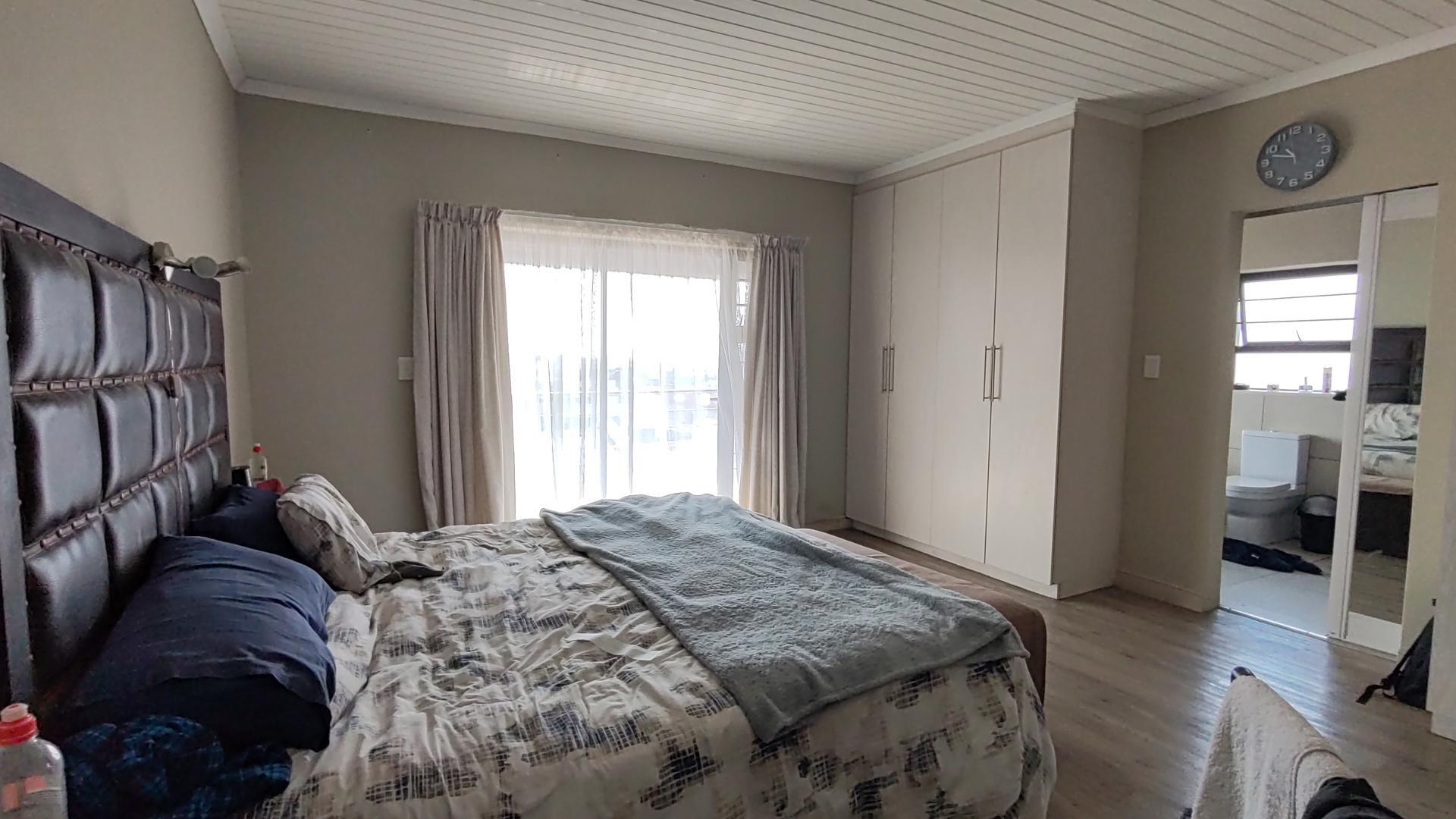 Bathroom 3+ of property in Port Elizabeth Central