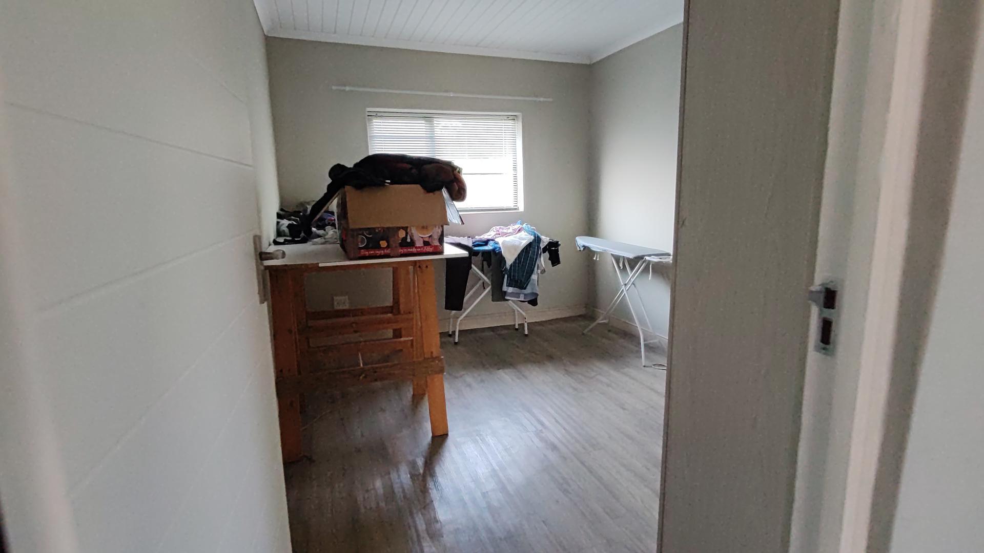 Bed Room 2 of property in Port Elizabeth Central