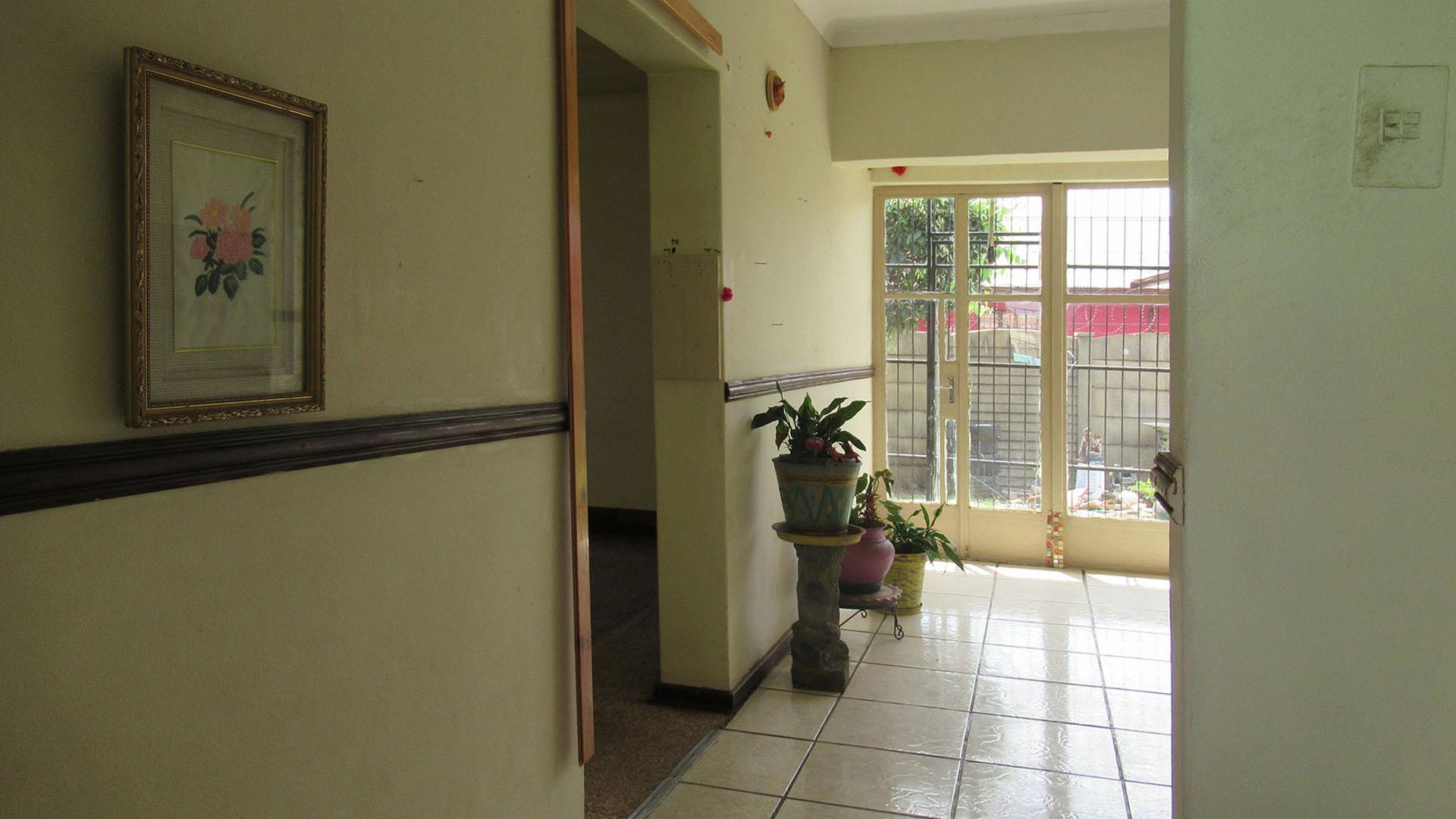 Lounges - 21 square meters of property in Vanderbijlpark