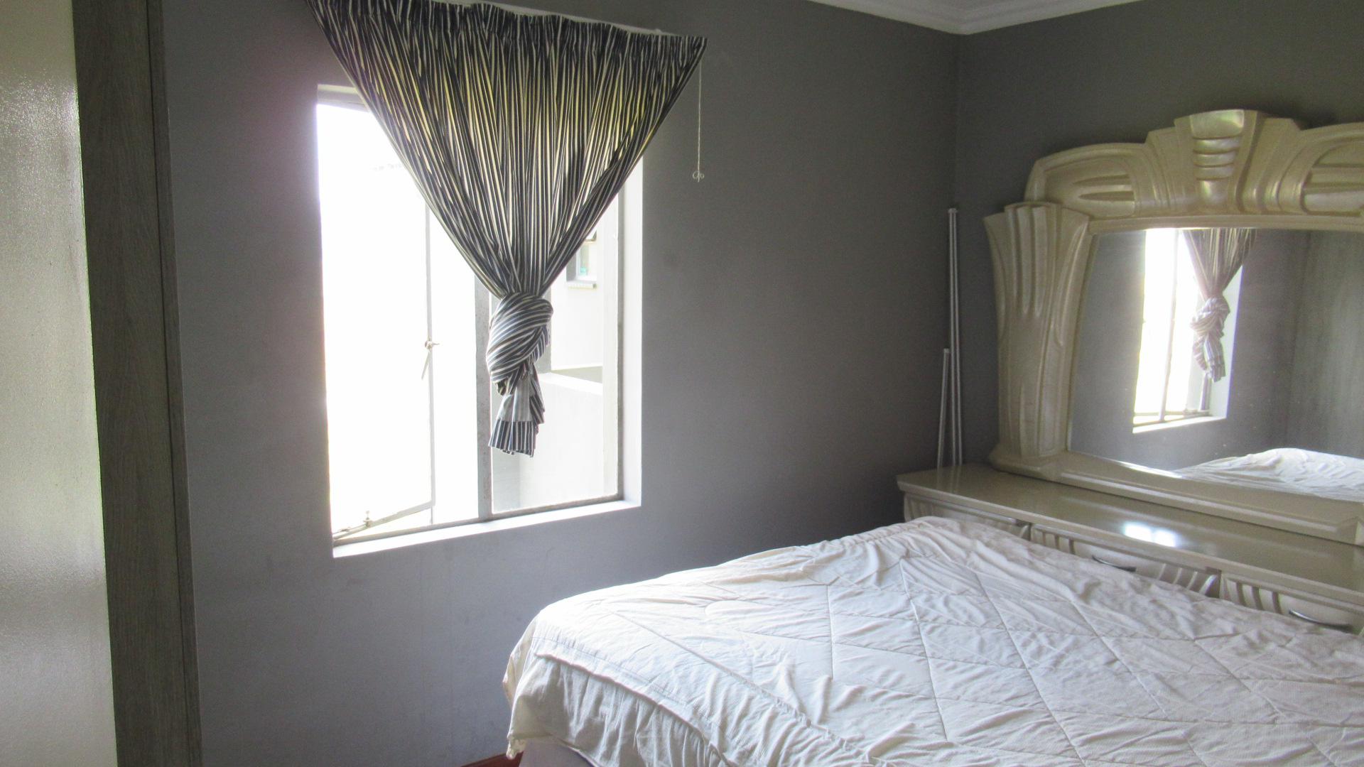 Bed Room 2 - 11 square meters of property in Fleurhof