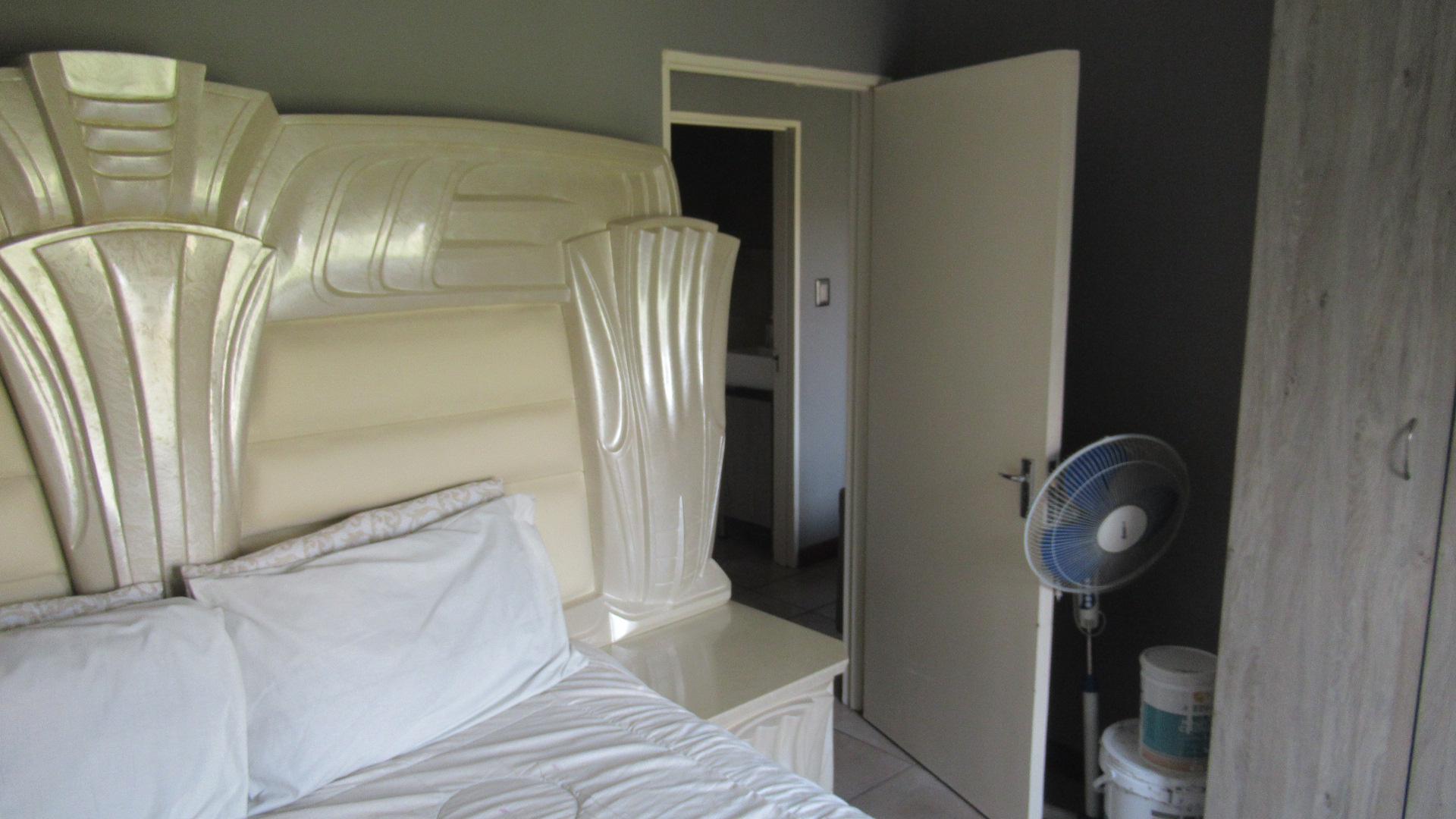 Bed Room 2 - 11 square meters of property in Fleurhof