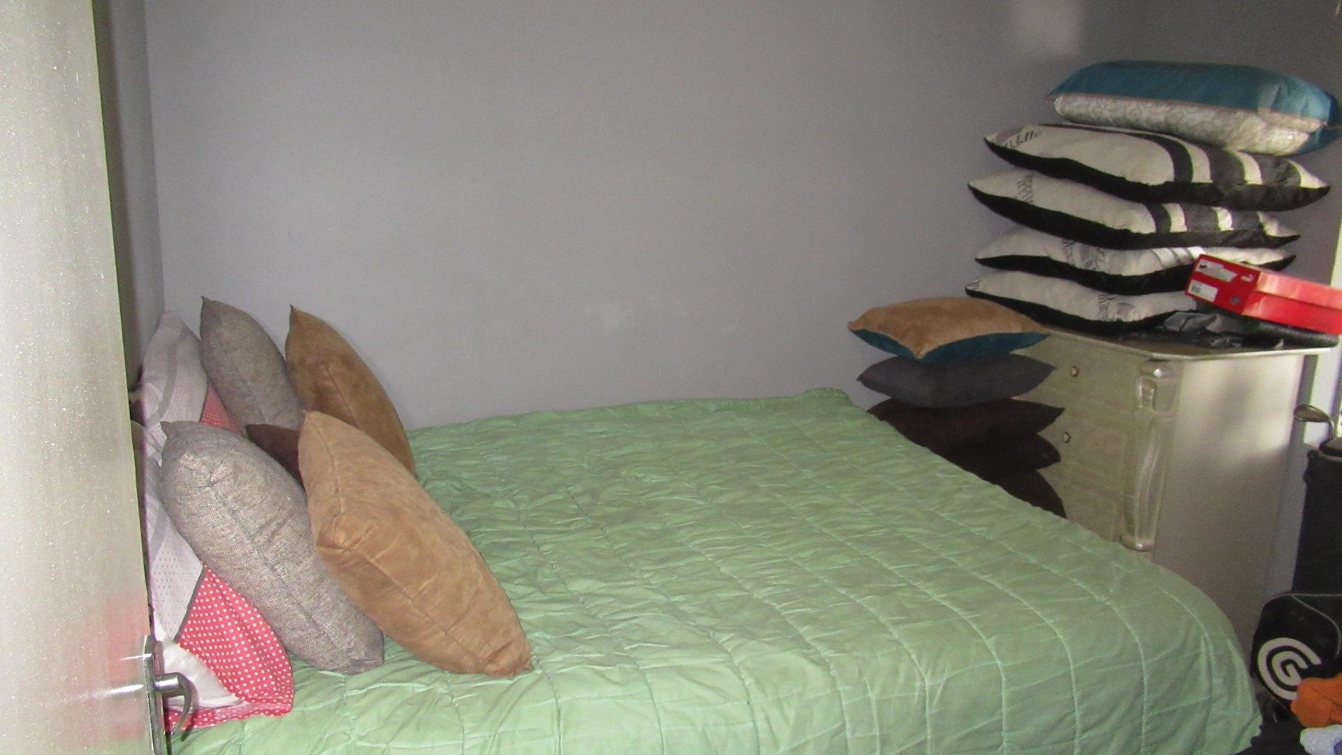 Bed Room 1 - 9 square meters of property in Fleurhof