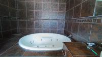 Main Bathroom - 13 square meters of property in Paarl