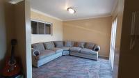 Lounges - 14 square meters of property in Paarl