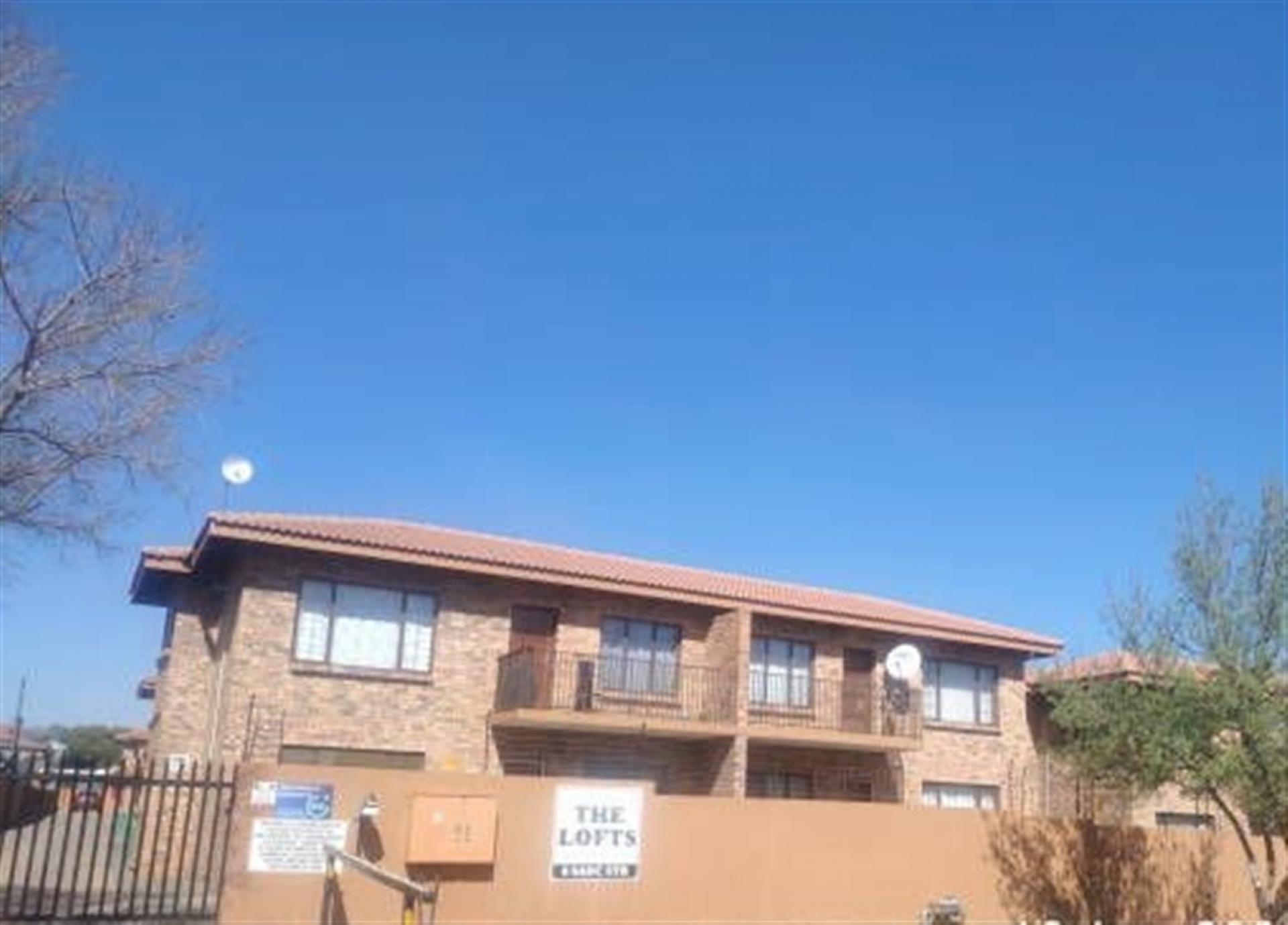 Front View of property in Middelburg - MP