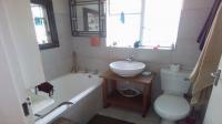 Bathroom 1 of property in Groot Brakrivier