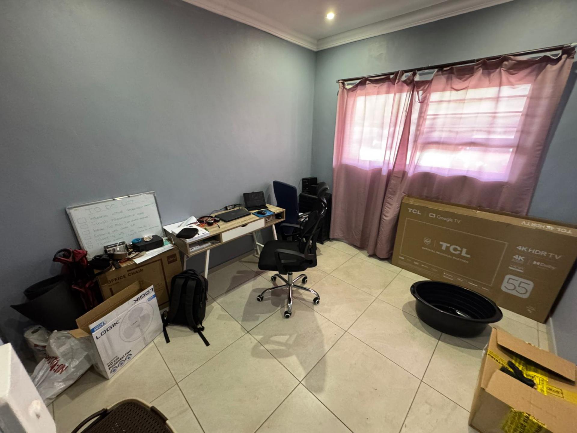 Bed Room 2 of property in Pretoria North