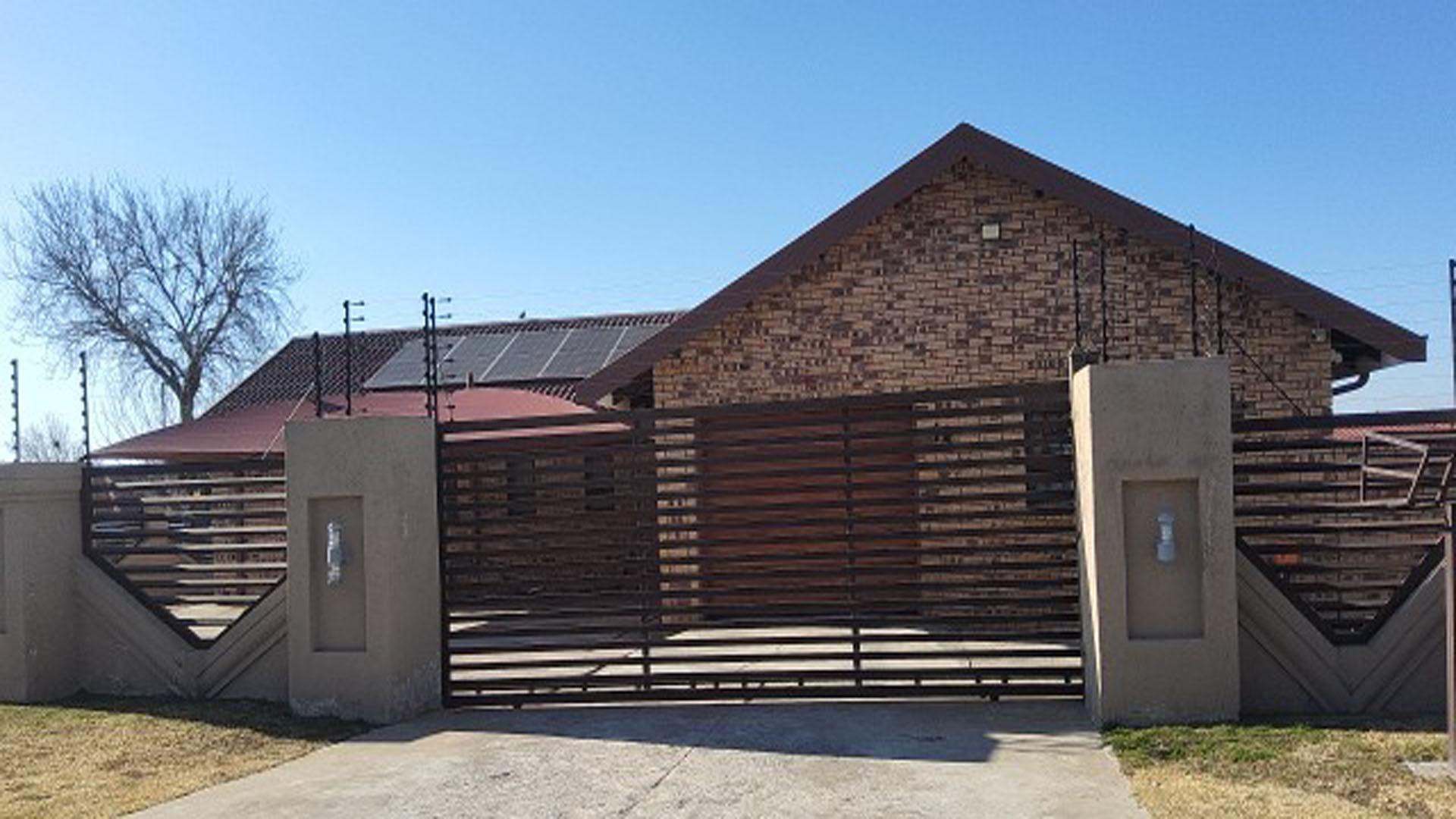 Front View of property in Standerton