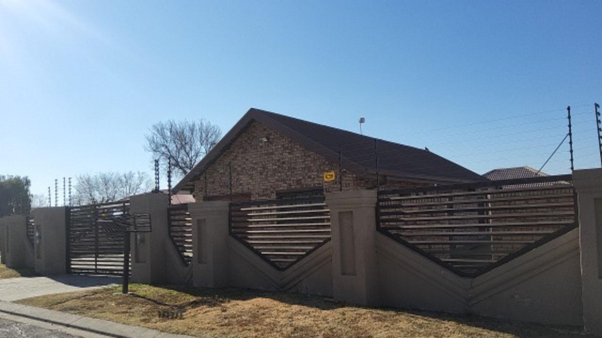 Front View of property in Standerton