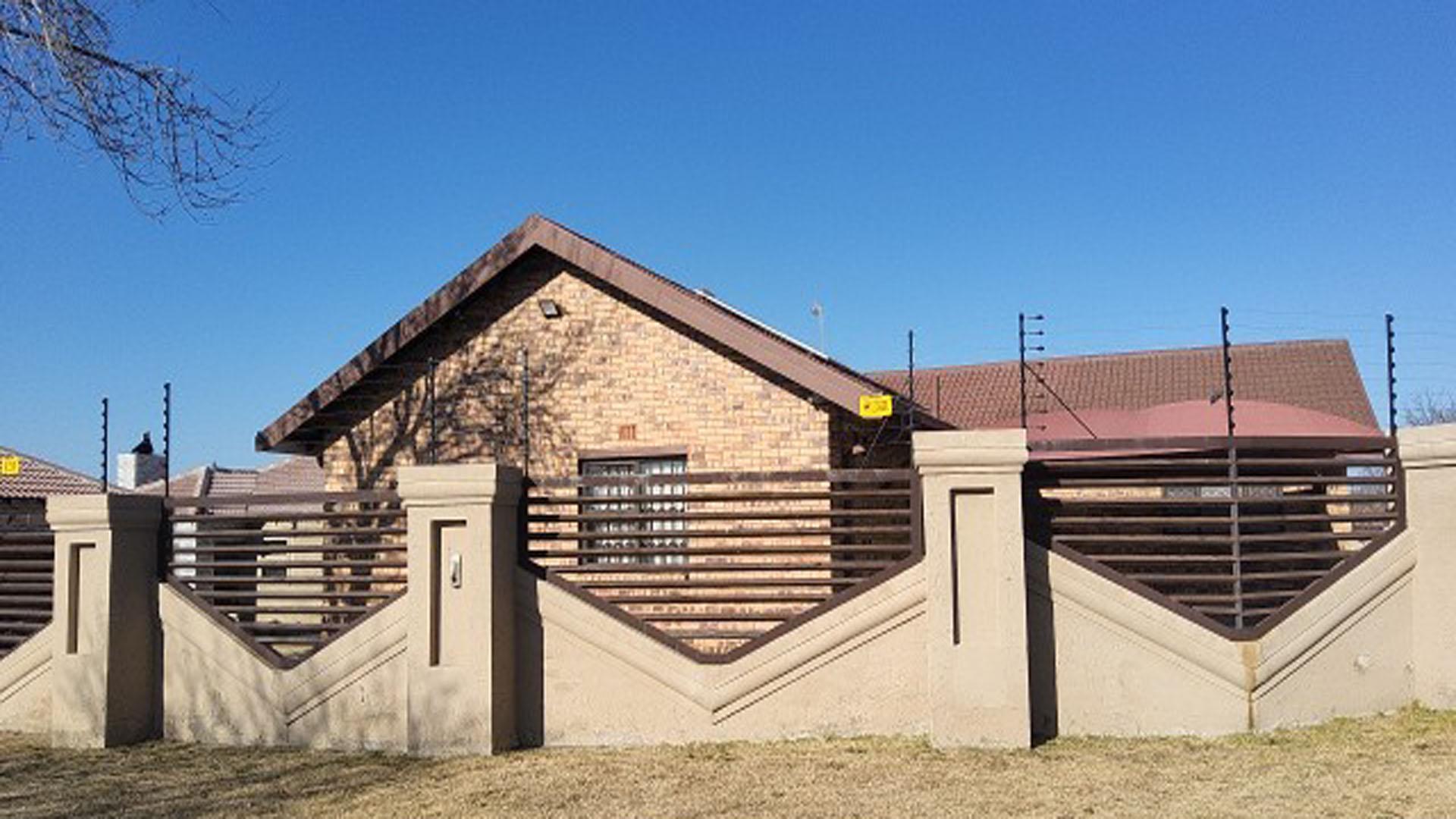 Front View of property in Standerton