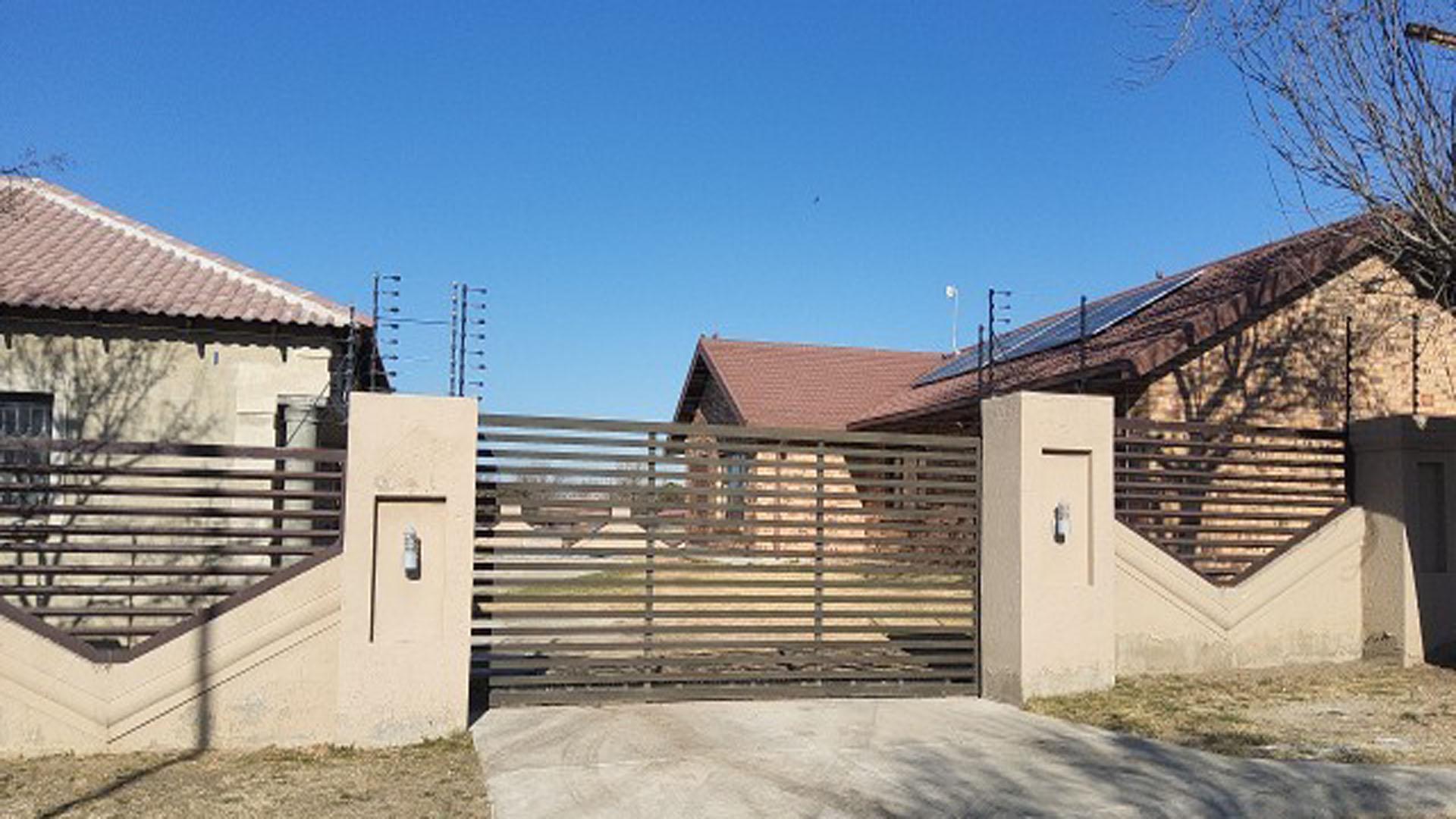 Front View of property in Standerton