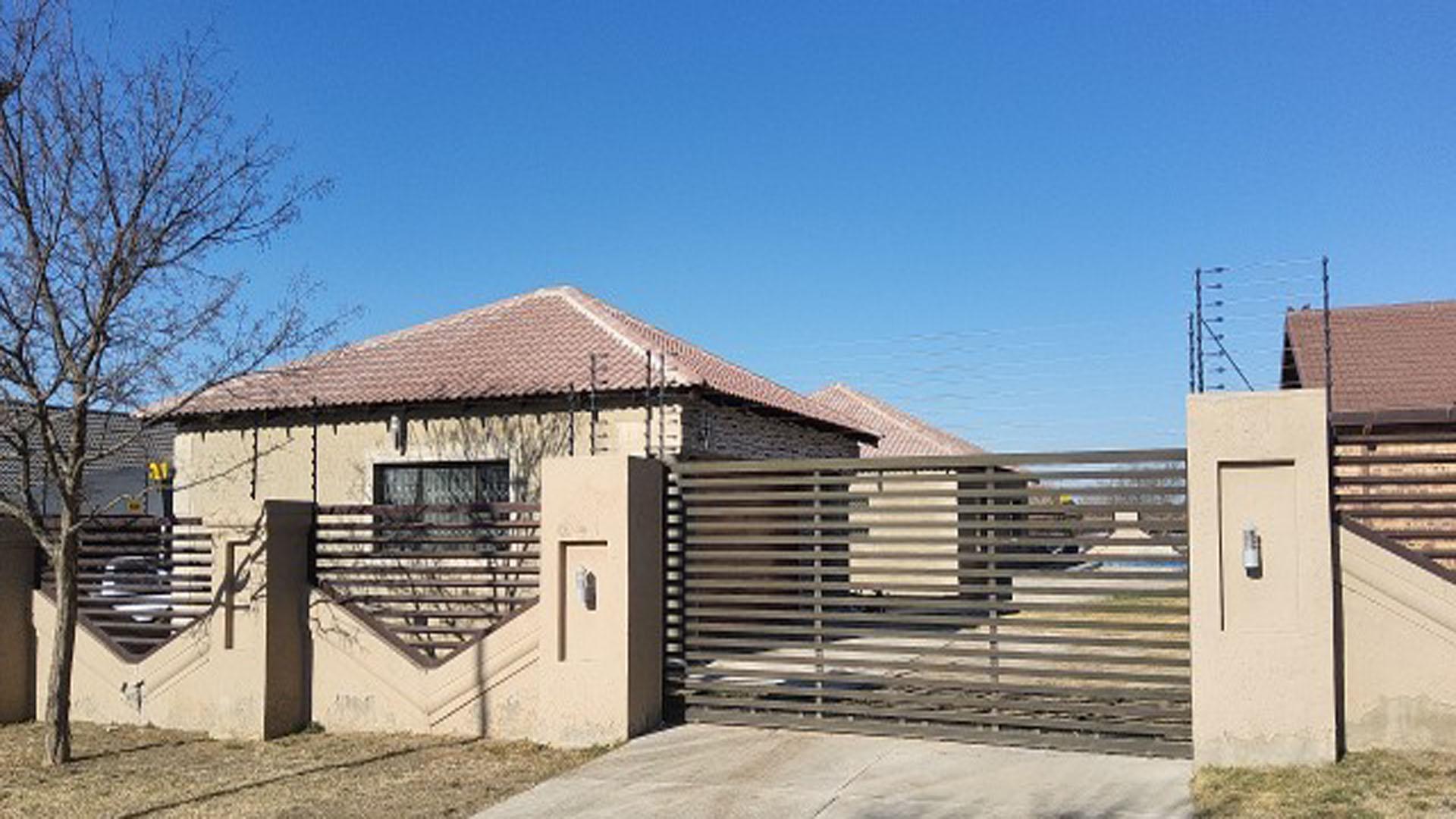 Front View of property in Standerton