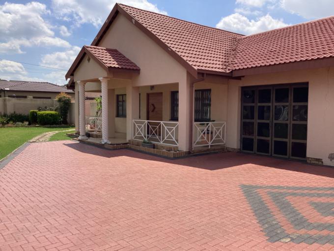 3 Bedroom House for Sale For Sale in Witpoortjie - MR563283