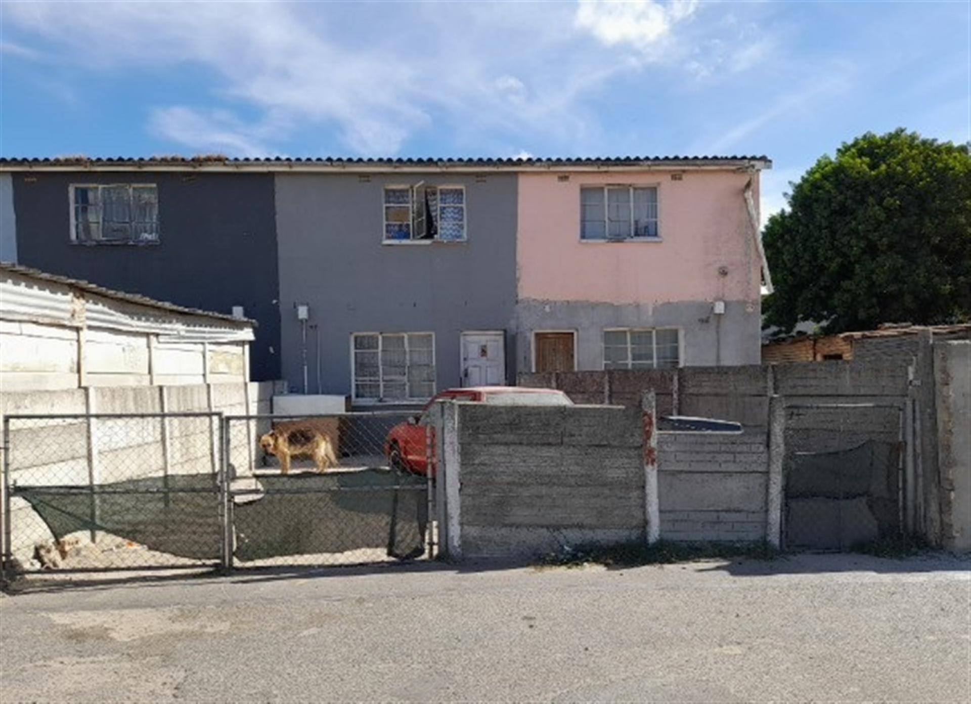 Front View of property in Sarepta