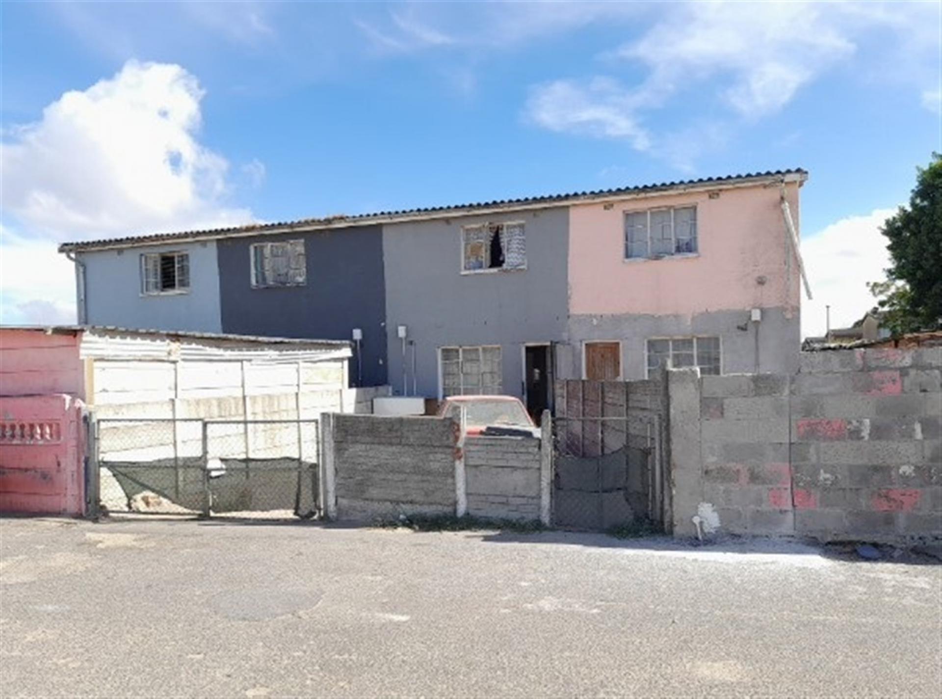 Front View of property in Sarepta