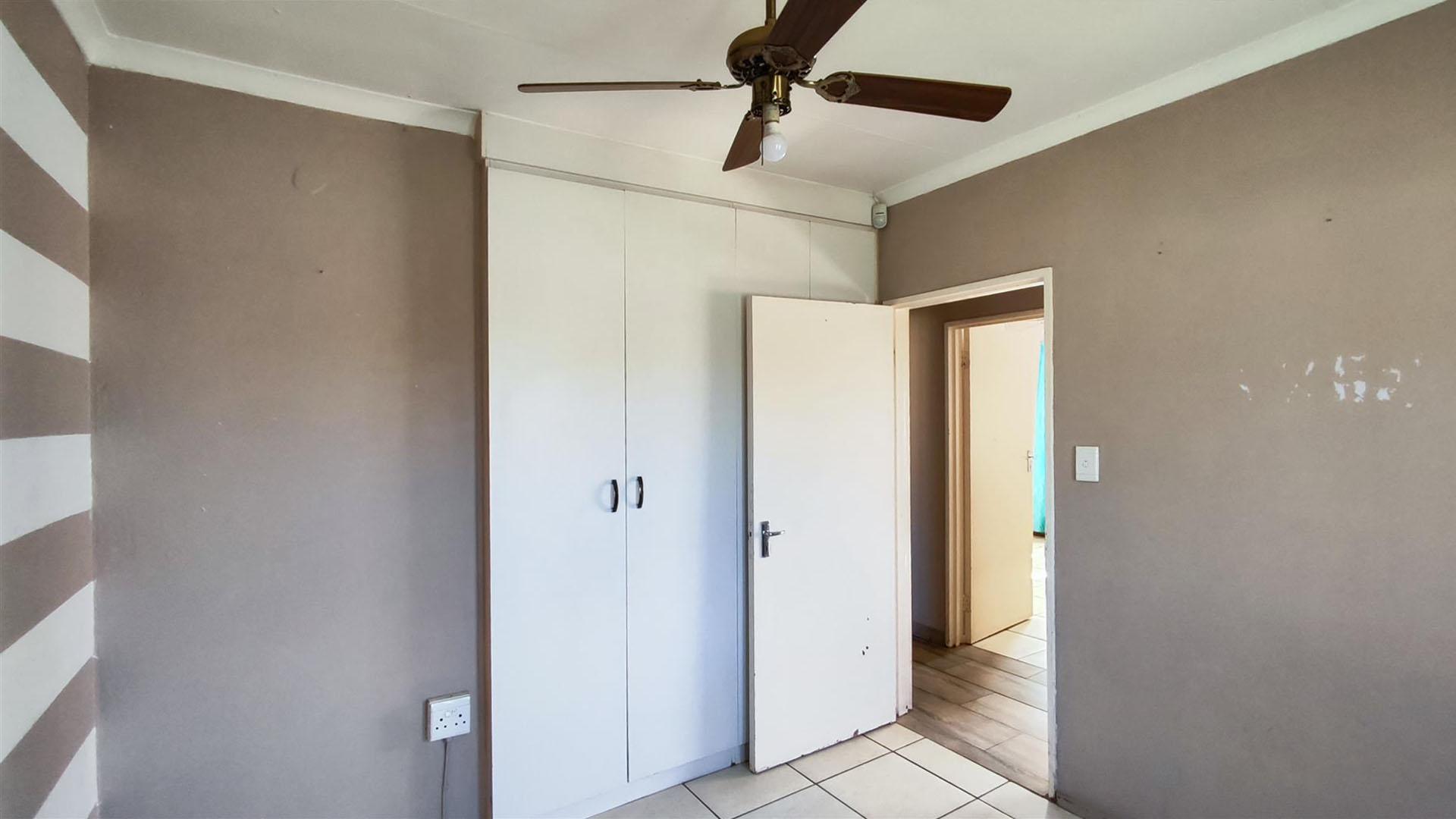 Bed Room 2 - 11 square meters of property in Riversdale