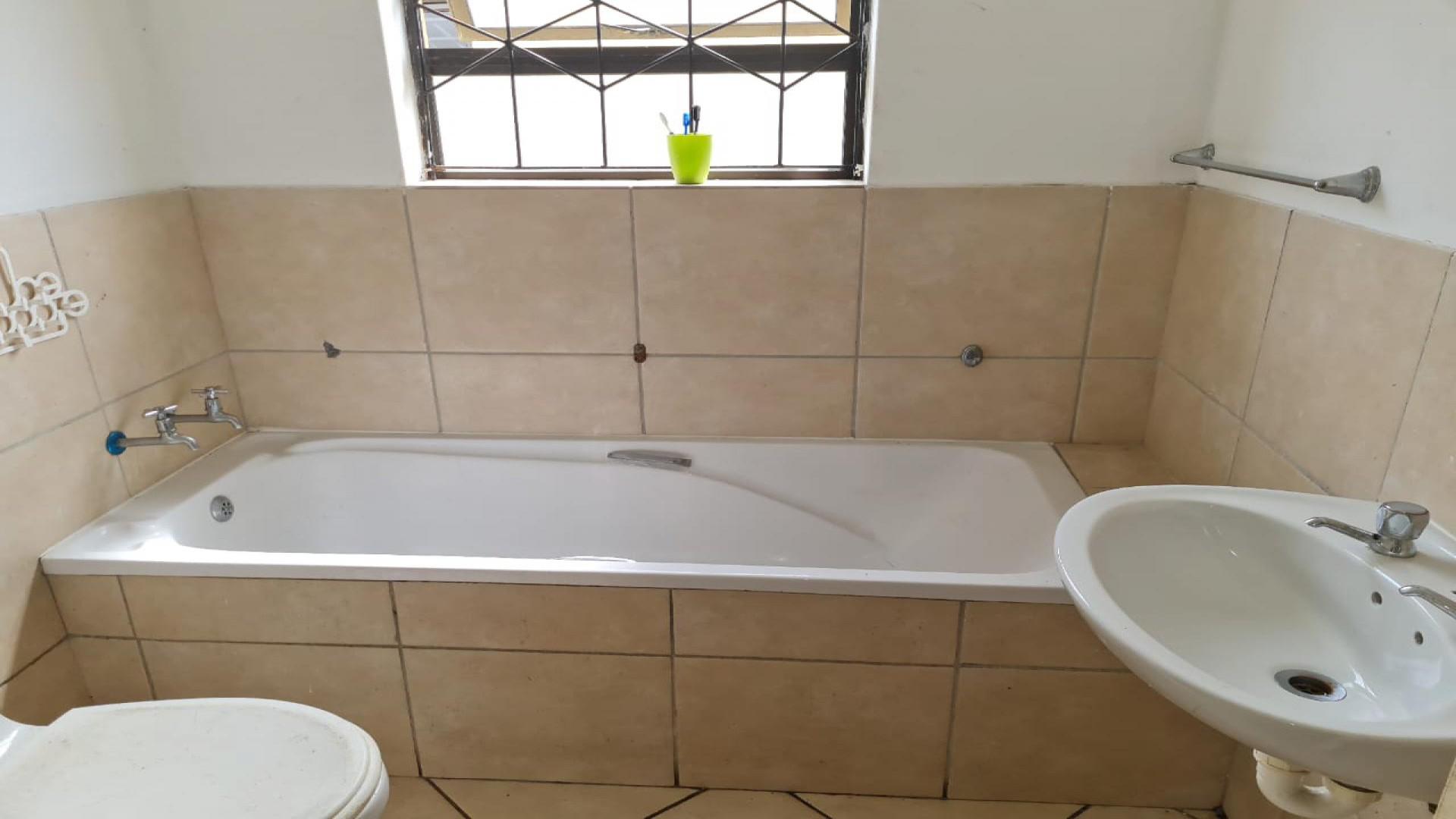 Bathroom 1 of property in Mandalay